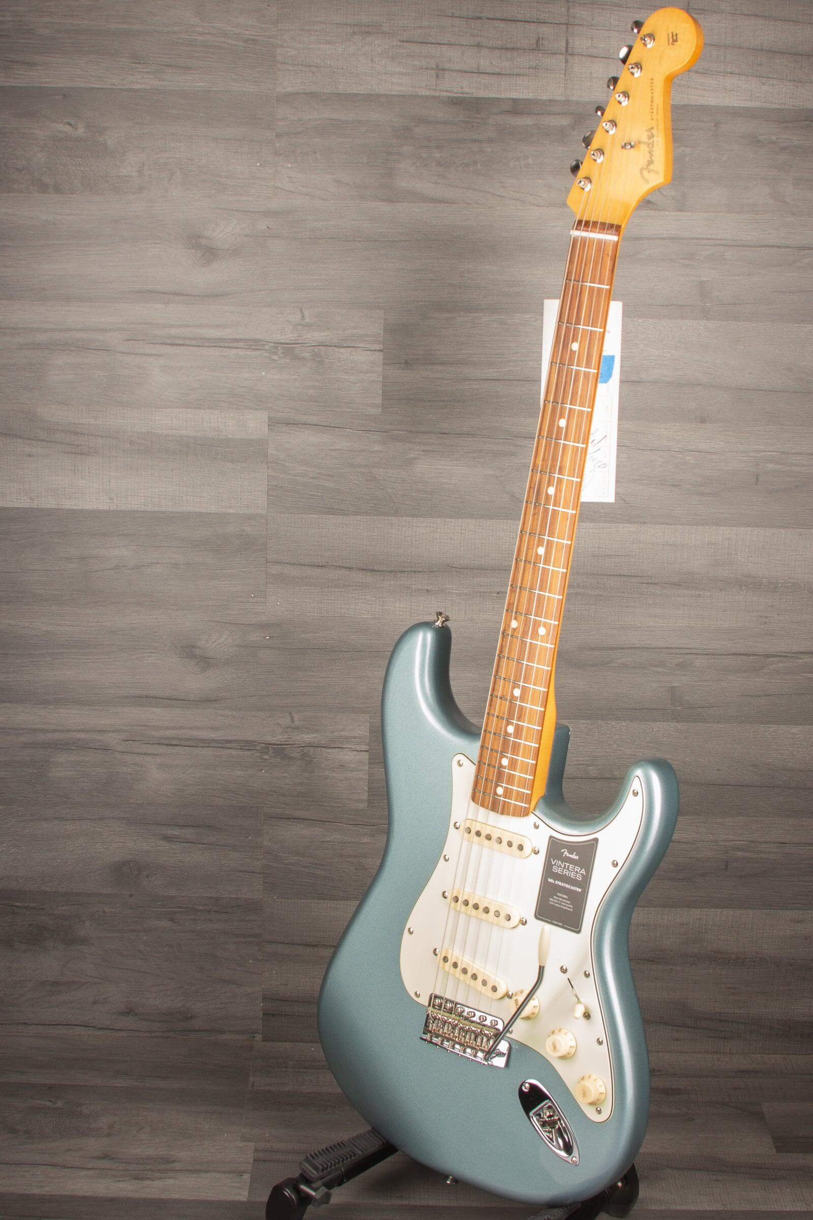Fender Vintera '60s Stratocaster Ice Blue Metallic