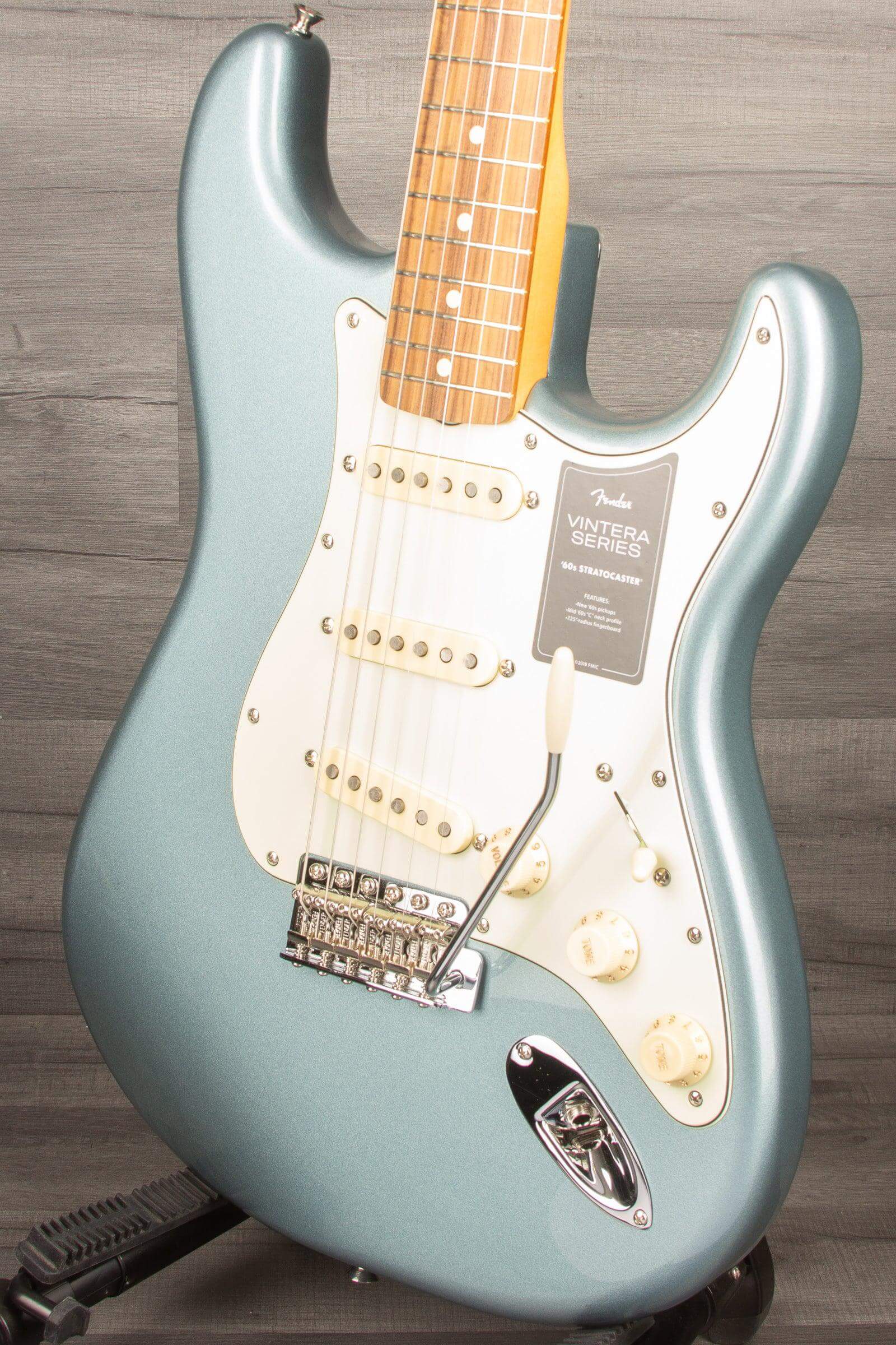 Fender Vintera '60s Stratocaster Ice Blue Metallic