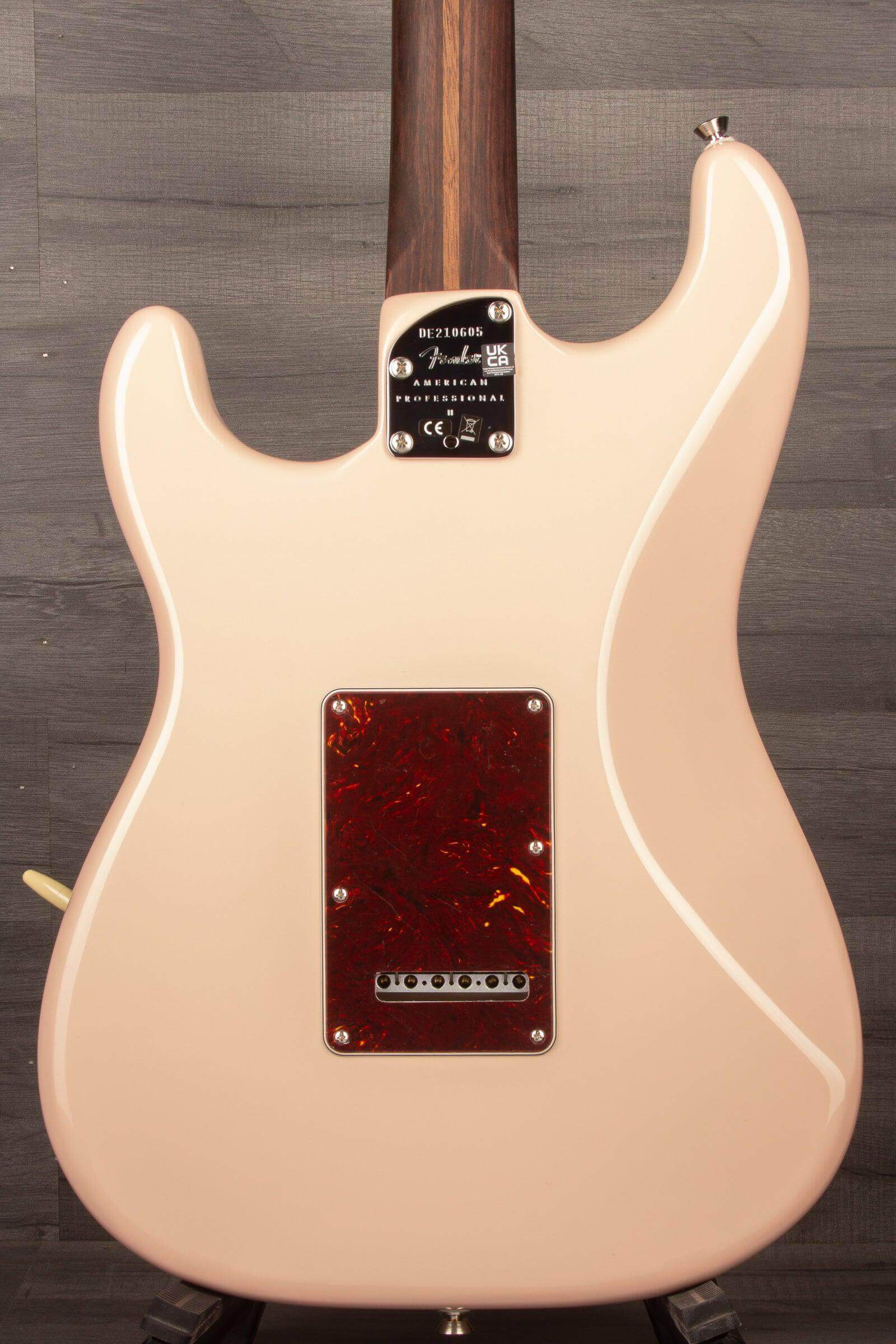 Fender American Pro II Stratocaster Solid rosewood neck Shell Pink Ltd Edition - MusicStreet