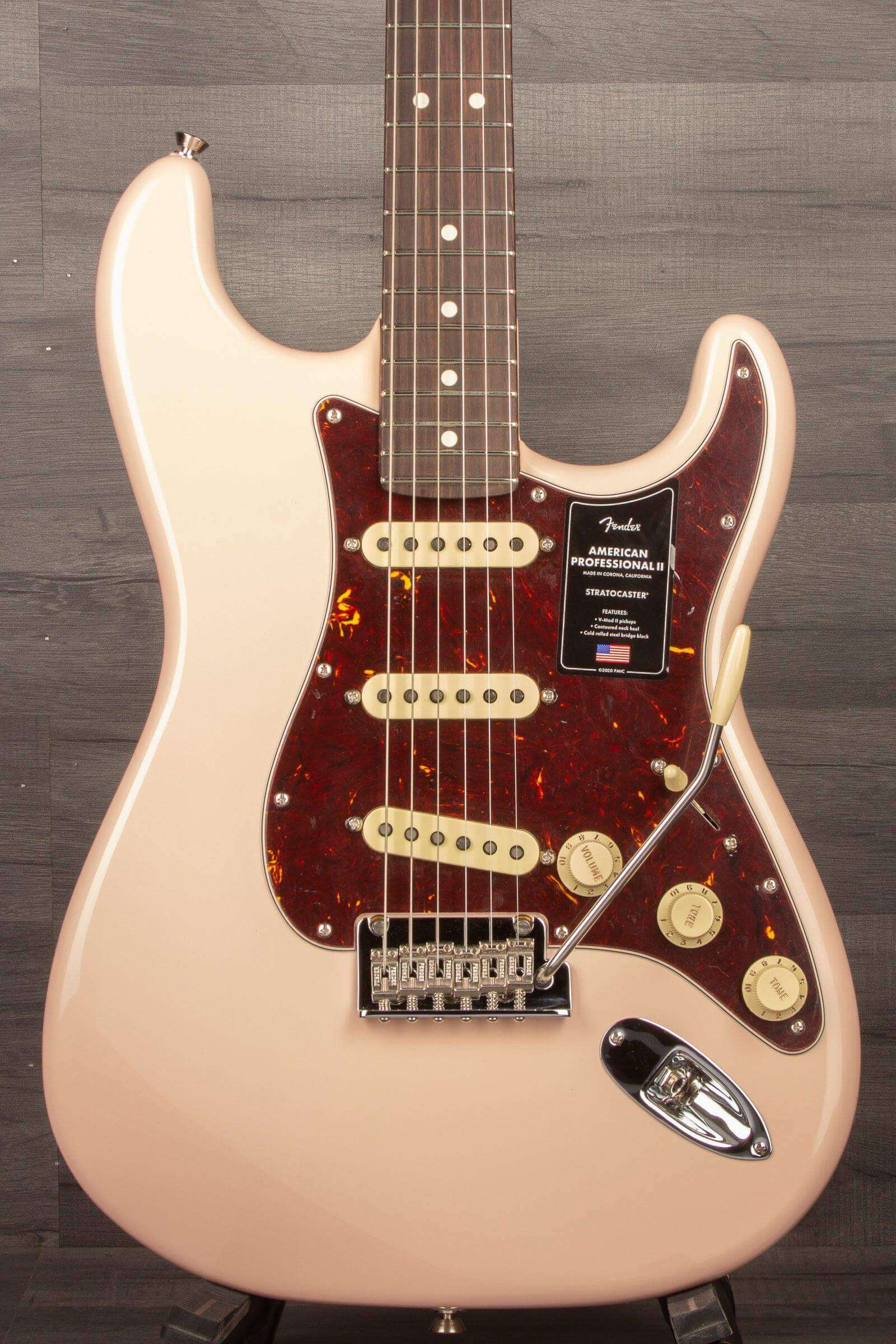 Fender American Pro II Stratocaster Solid rosewood neck Shell Pink Ltd Edition - MusicStreet