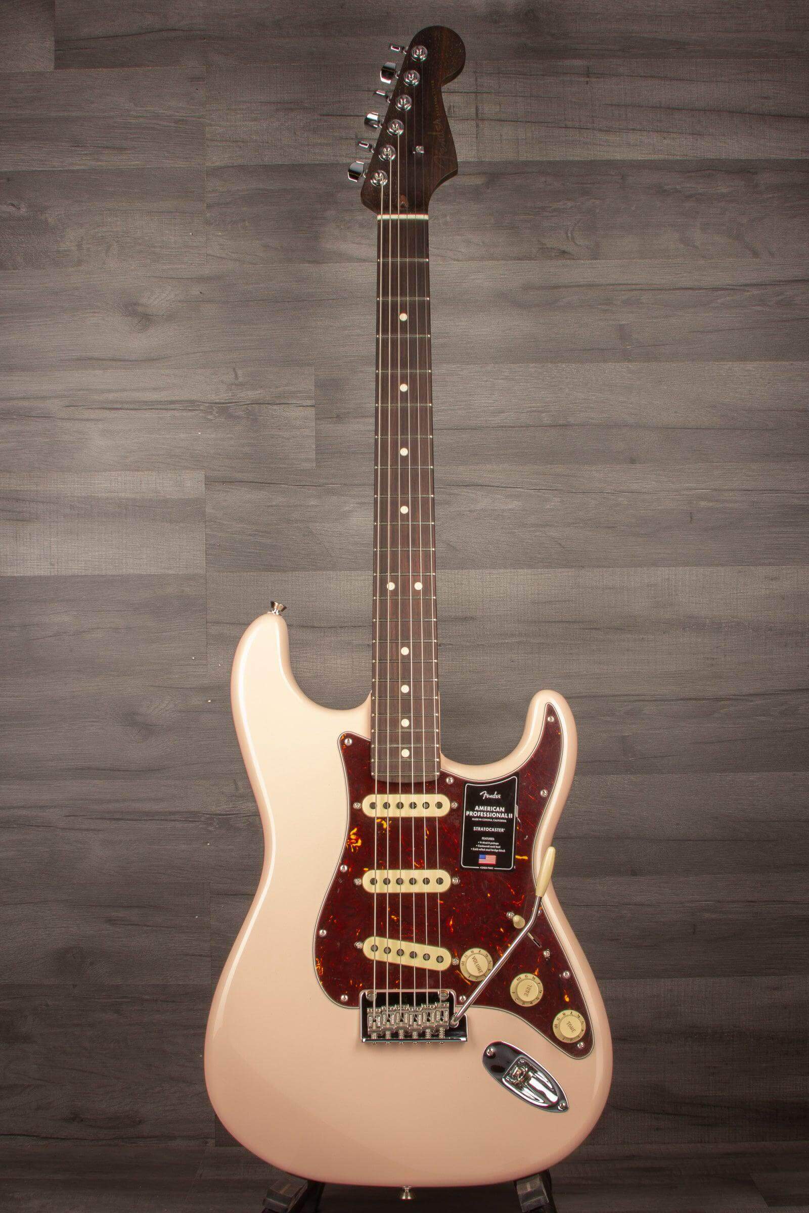 Fender American Pro II Stratocaster Solid rosewood neck Shell Pink Ltd Edition