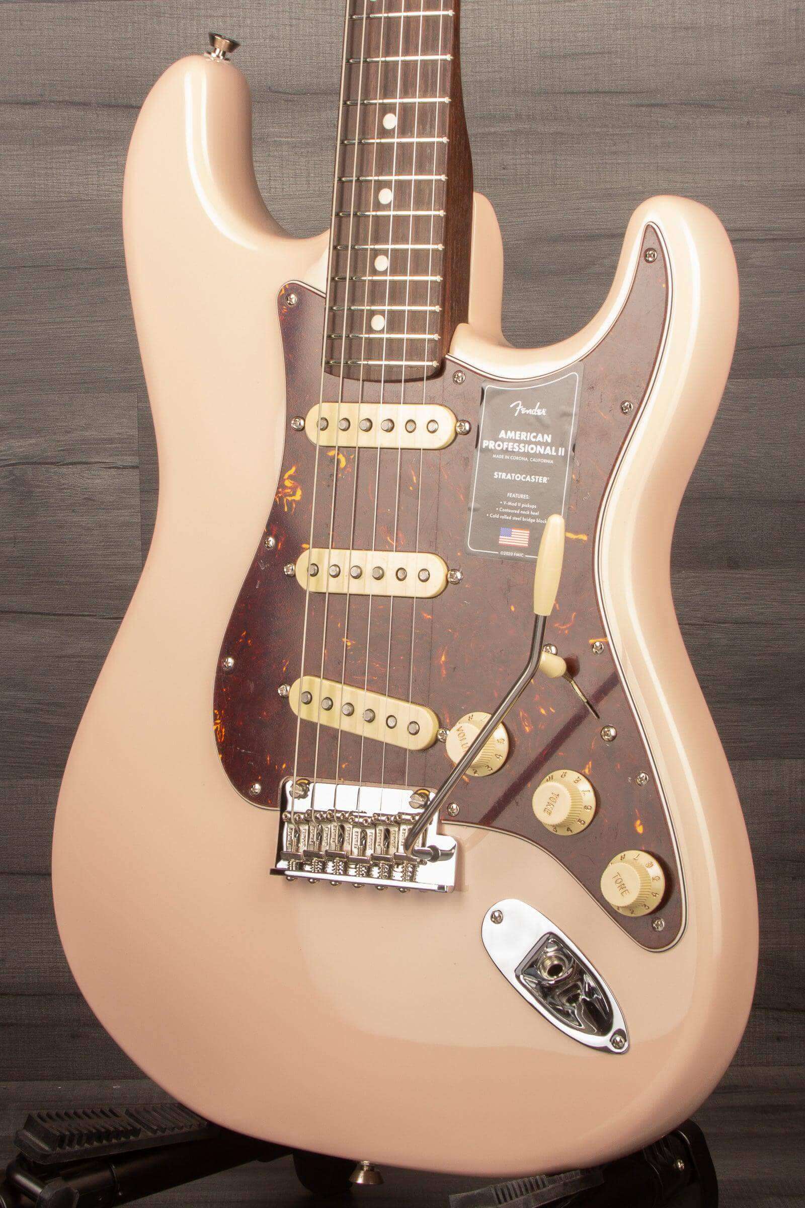 Fender American Pro II Stratocaster Solid rosewood neck Shell Pink Ltd Edition - MusicStreet