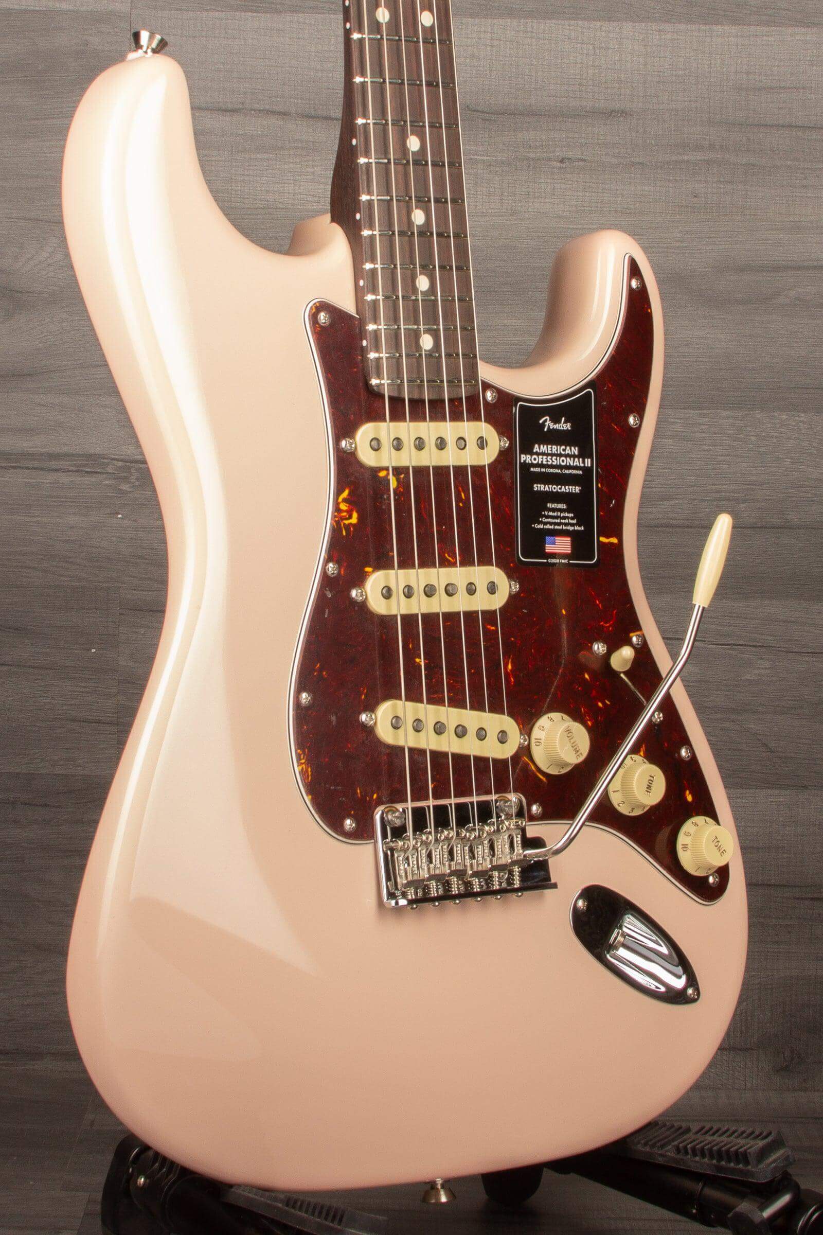 Fender American Pro II Stratocaster Solid rosewood neck Shell Pink Ltd Edition - MusicStreet