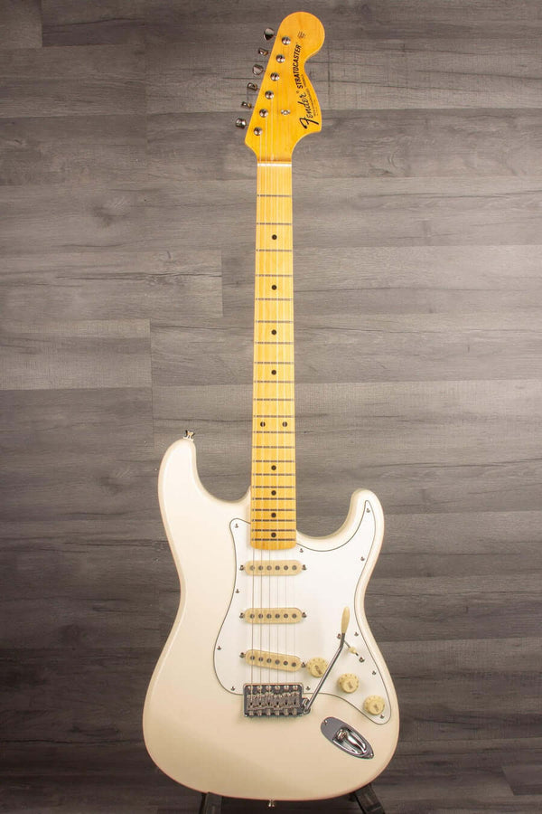 Fender strat on sale maple neck