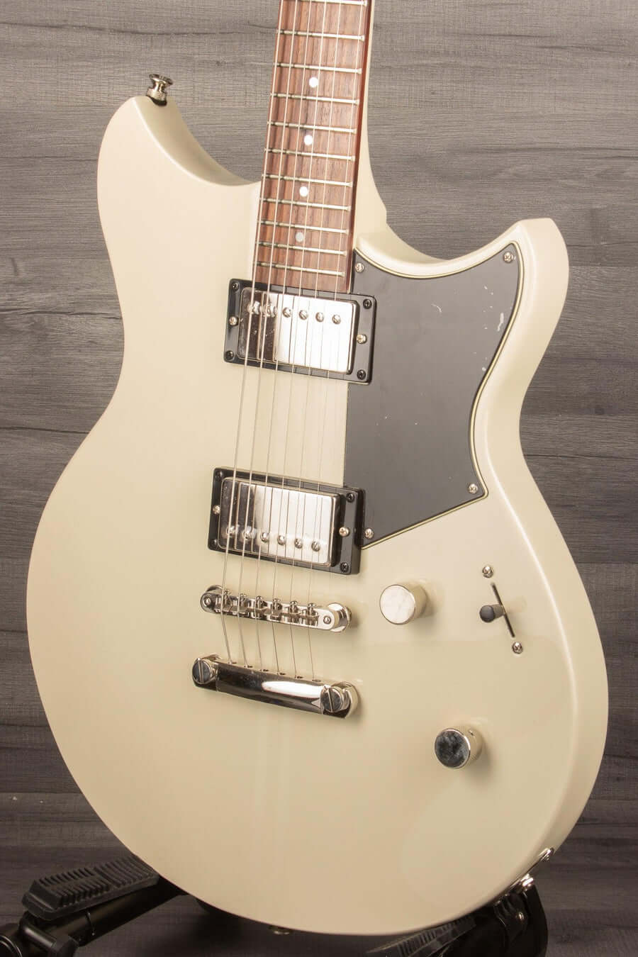 Yamaha RSE20 Revstar - Vintage White | MusicStreet