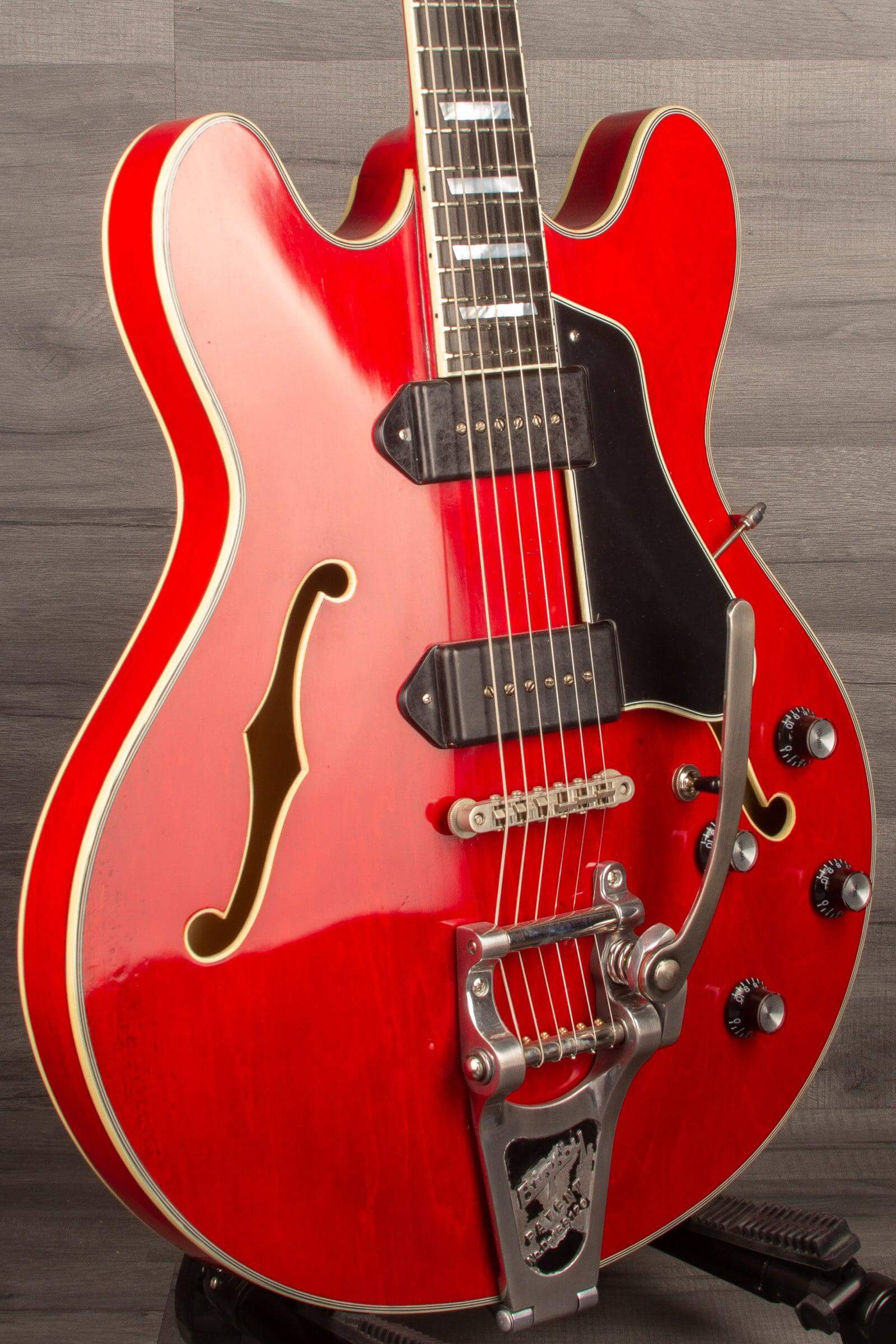 Eastman T64/V Antique Red - MusicStreet