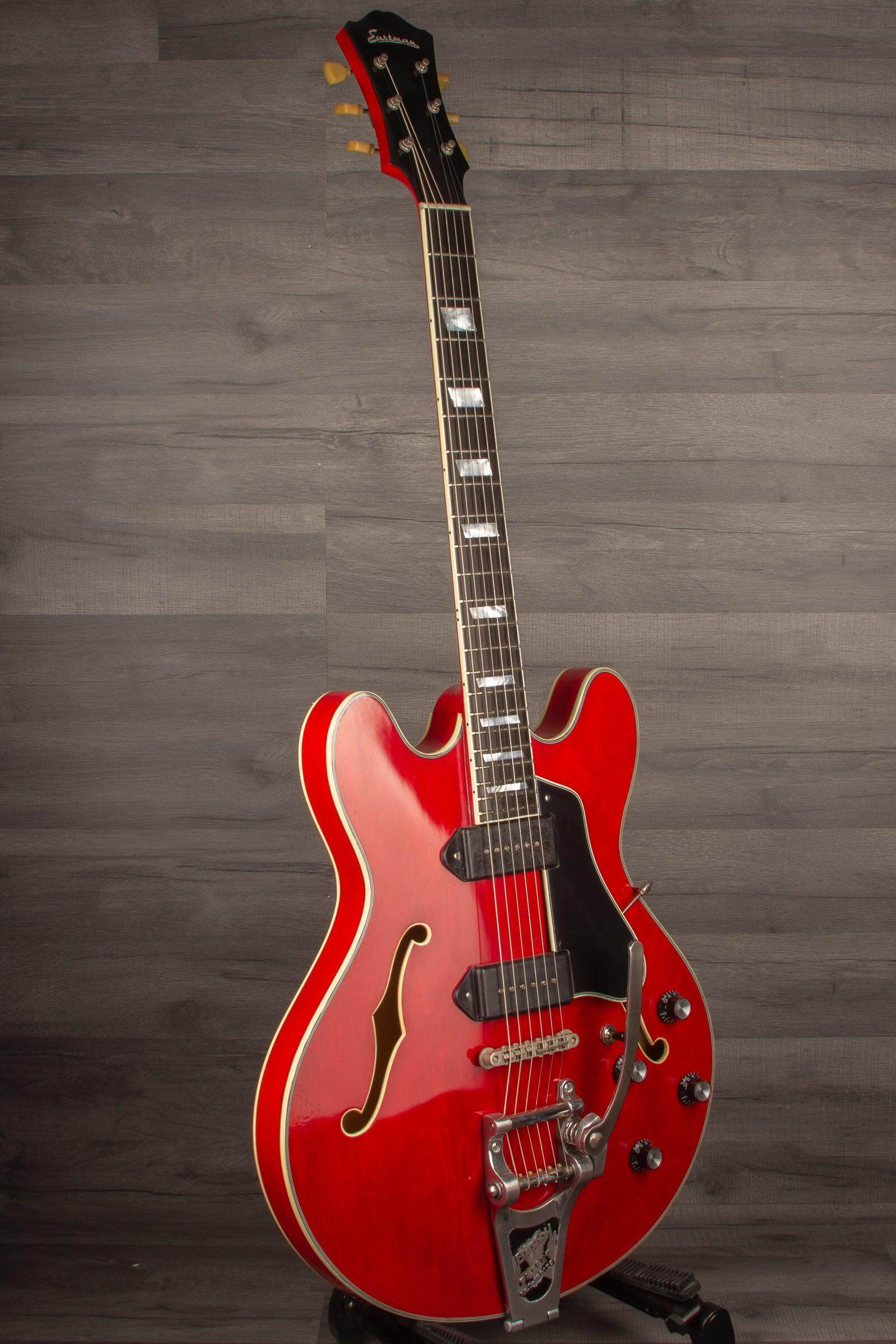 Eastman T64/V Antique Red - MusicStreet