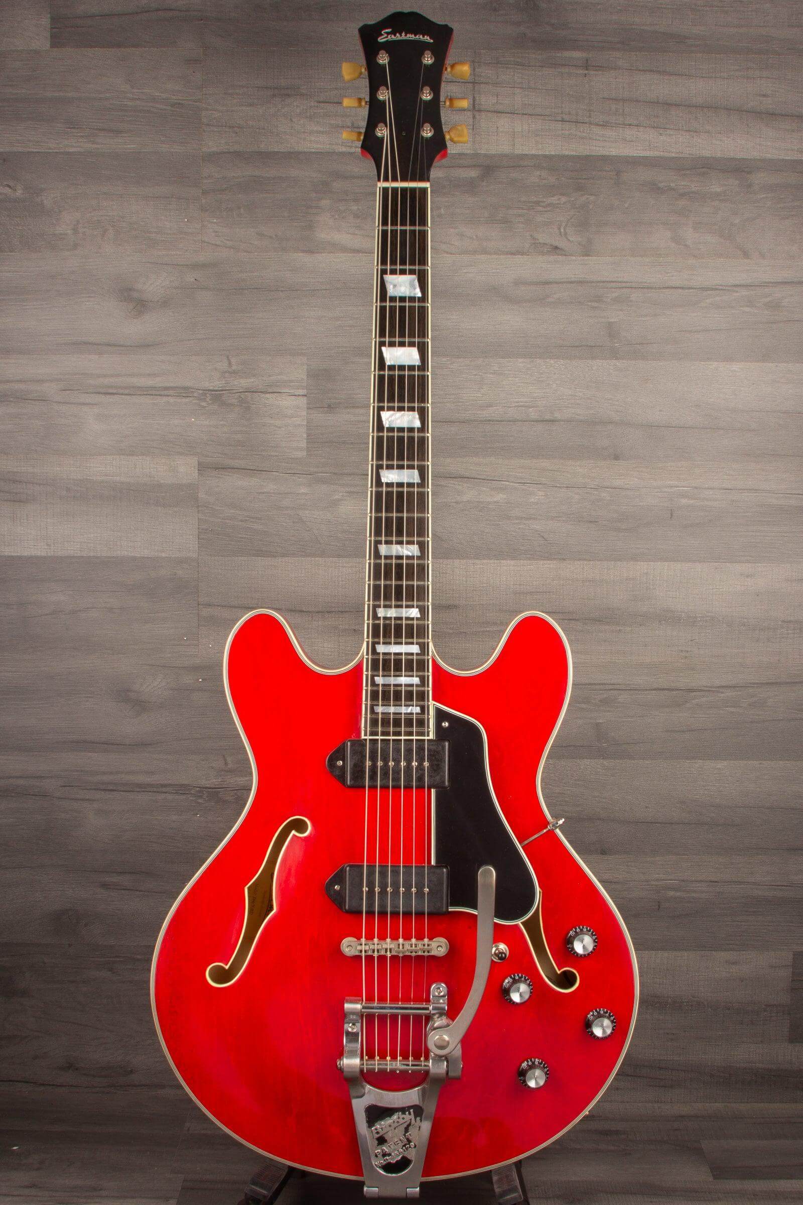 Eastman T64/V Antique Red - MusicStreet