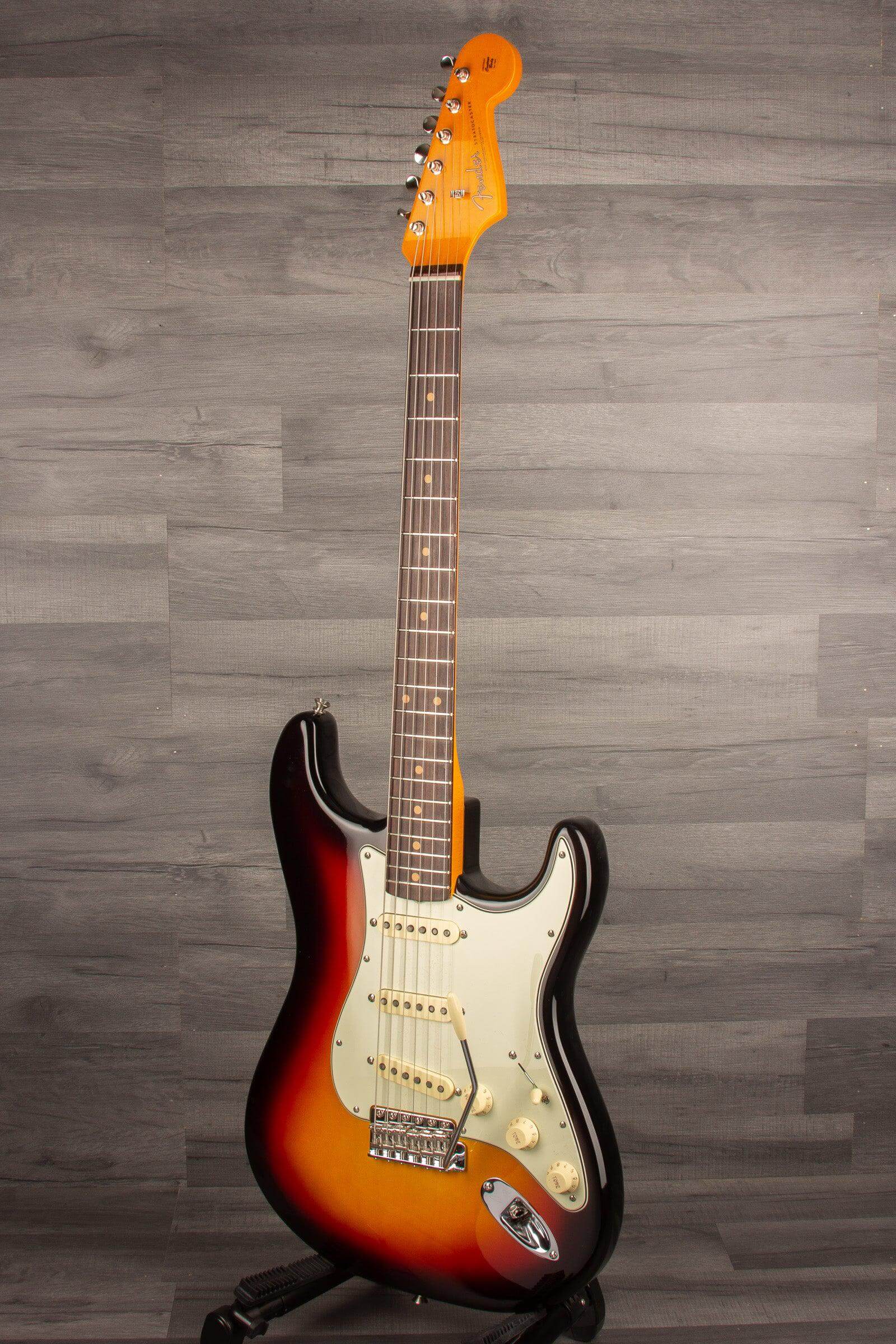 USED - Fender American Vintage II 1961 Stratocaster - 3-Colour Sunburst