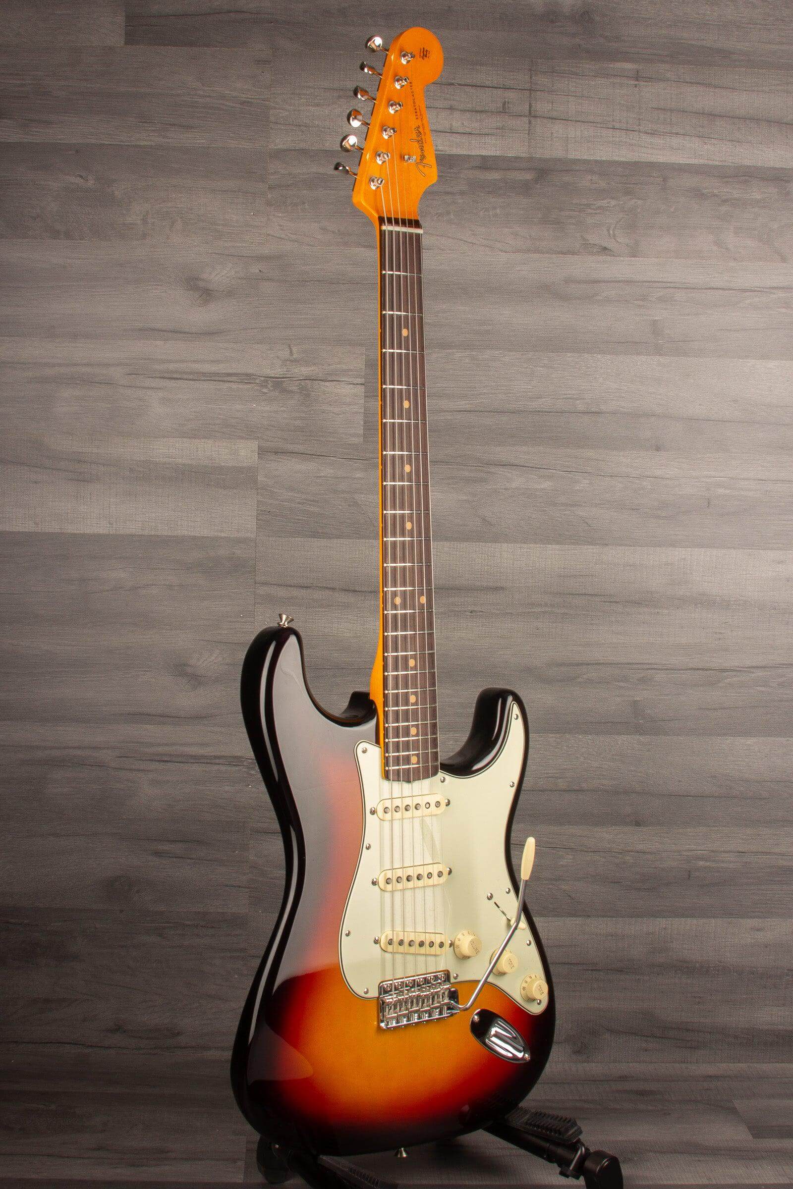 USED - Fender American Vintage II 1961 Stratocaster - 3-Colour Sunburst