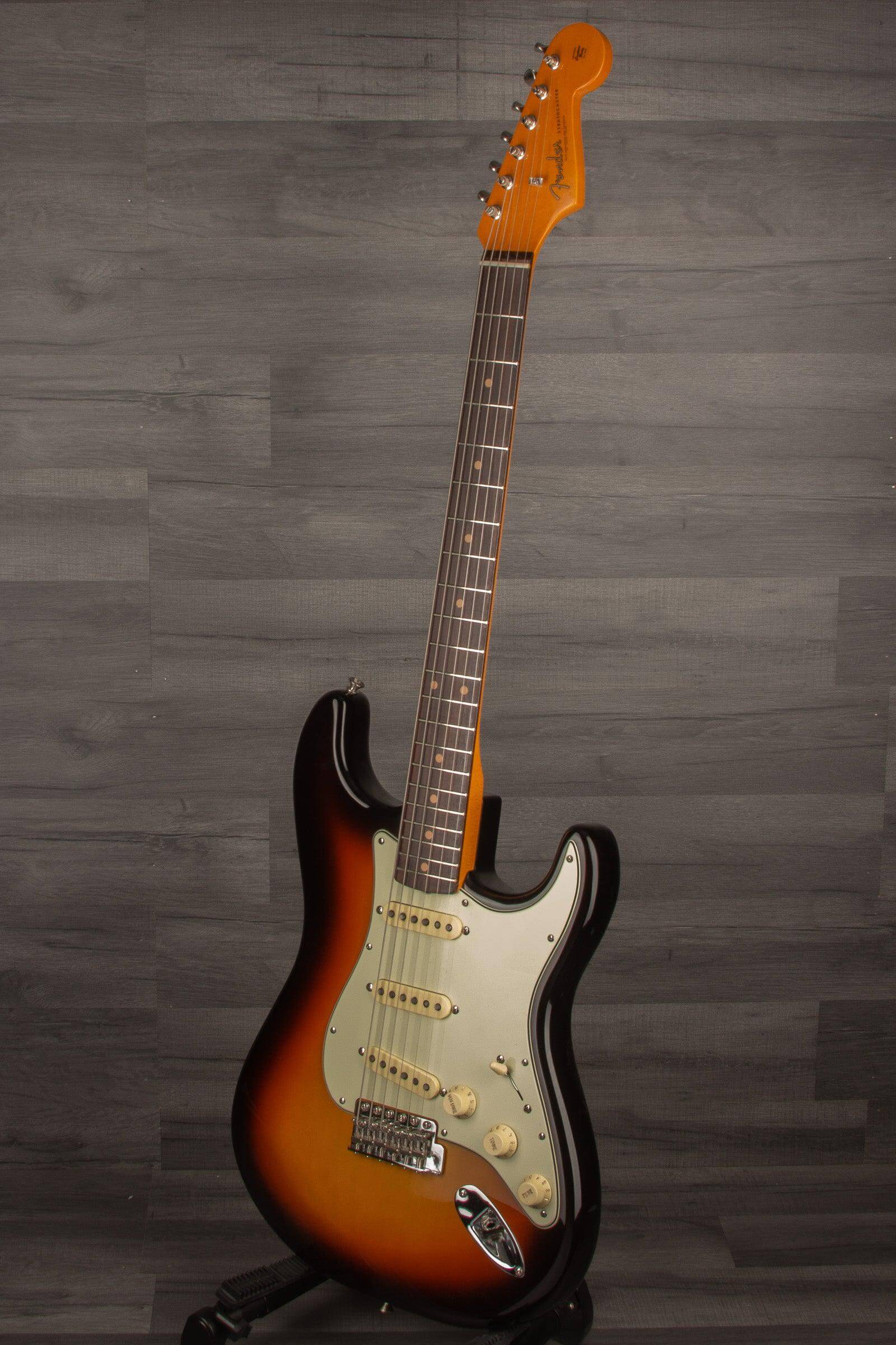 USED - Fender American Vintage II 1961 Stratocaster - 3-Colour Sunburst
