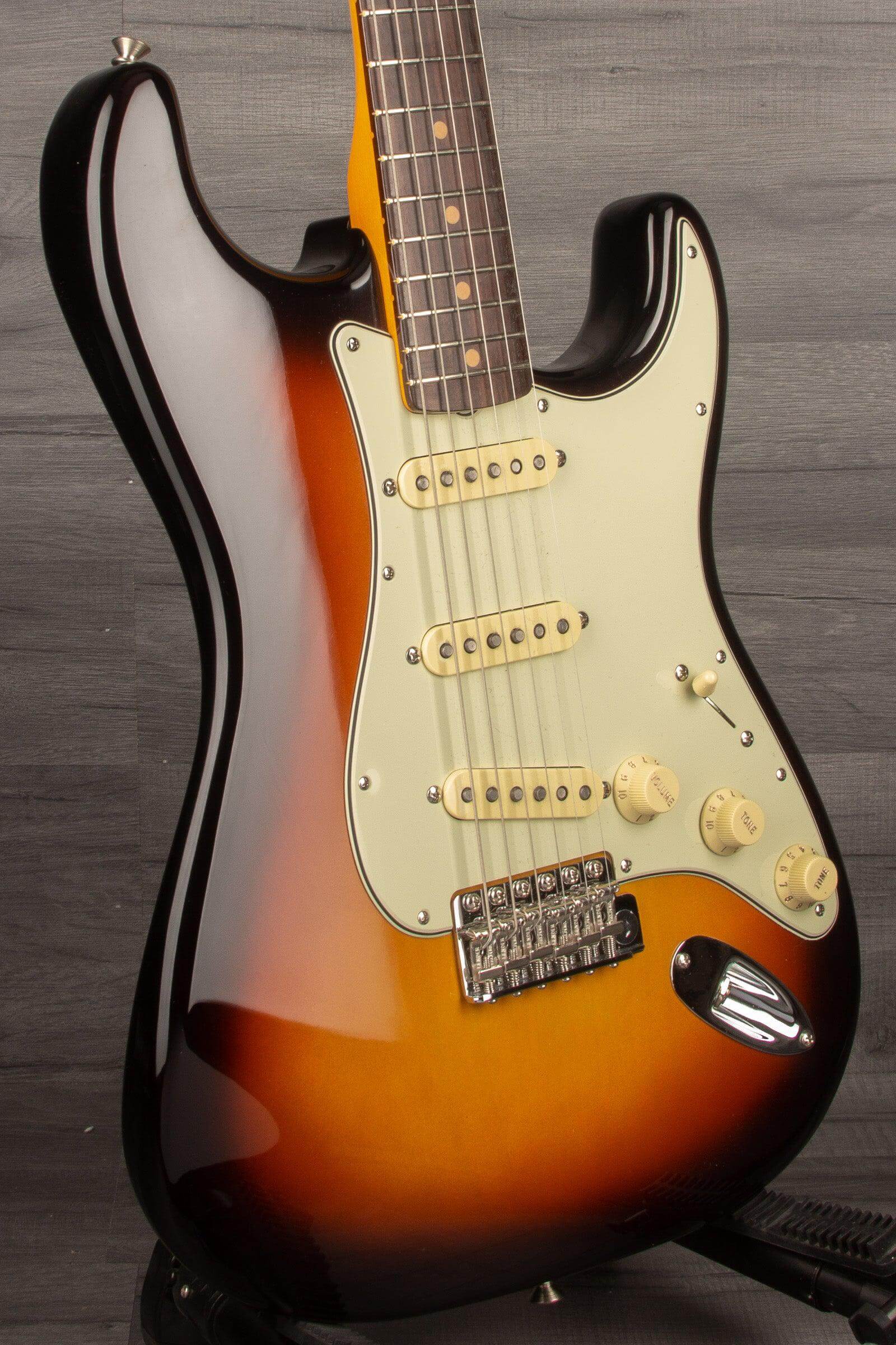 USED - Fender American Vintage II 1961 Stratocaster - 3-Colour Sunburst
