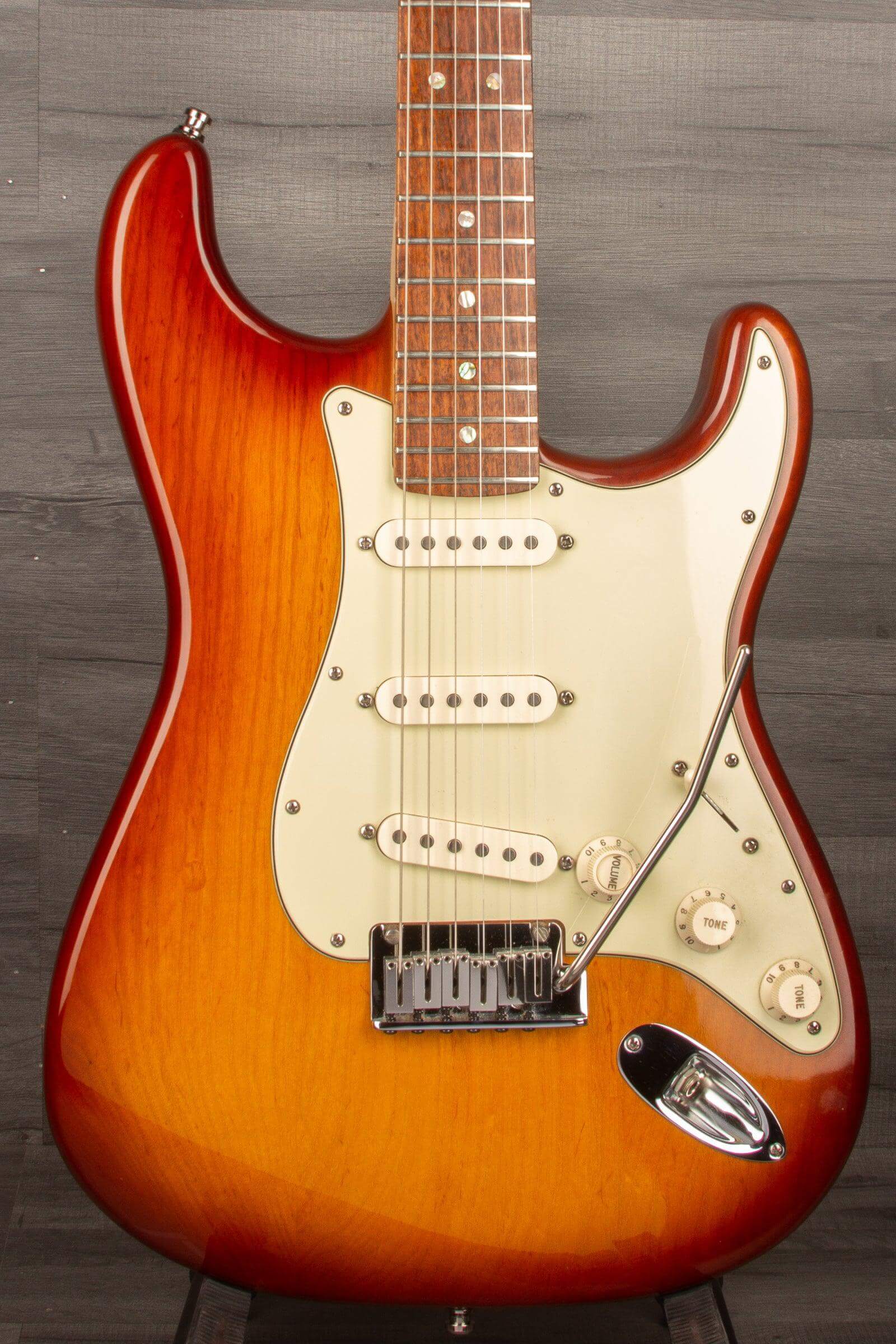 USED - Fender 2008 American Deluxe Stratocaster Sienna Sunburst