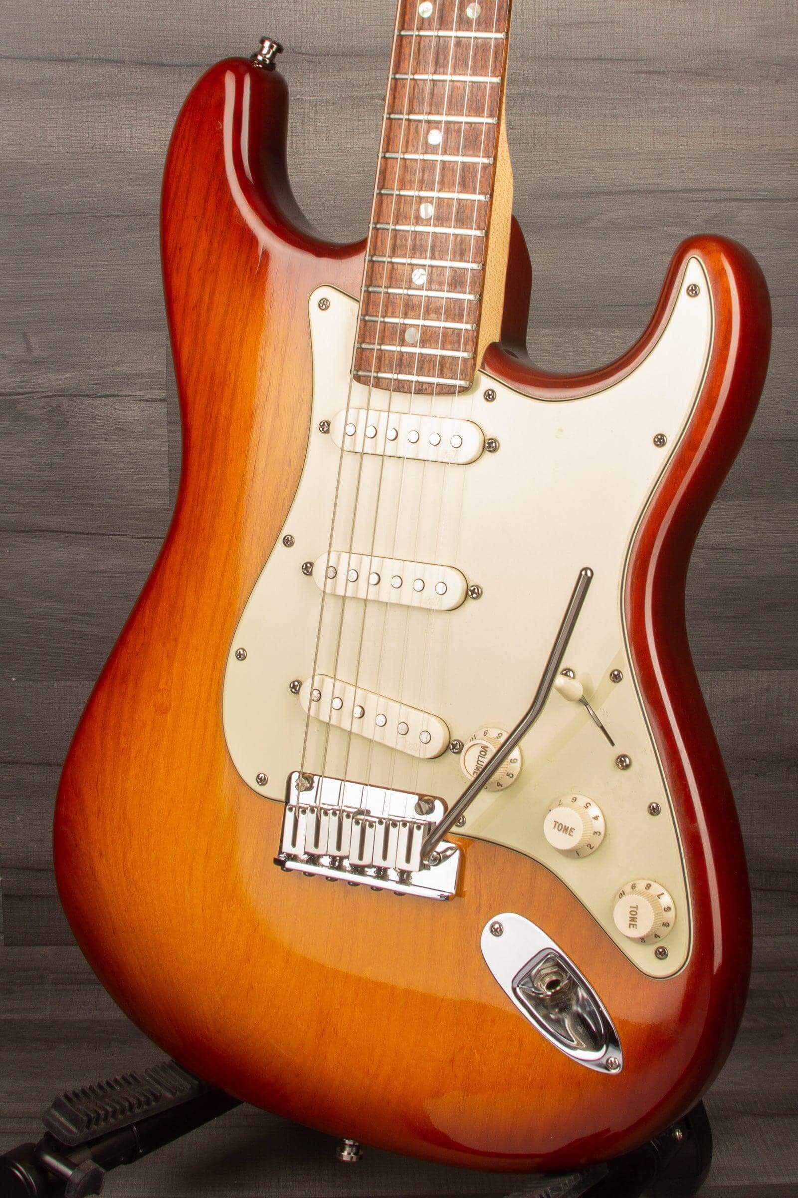 USED - Fender 2008 American Deluxe Stratocaster Sienna Sunburst - MusicStreet