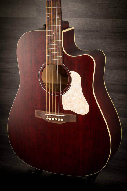 Art & Lutherie Americana Tennessee Red CW QIT
