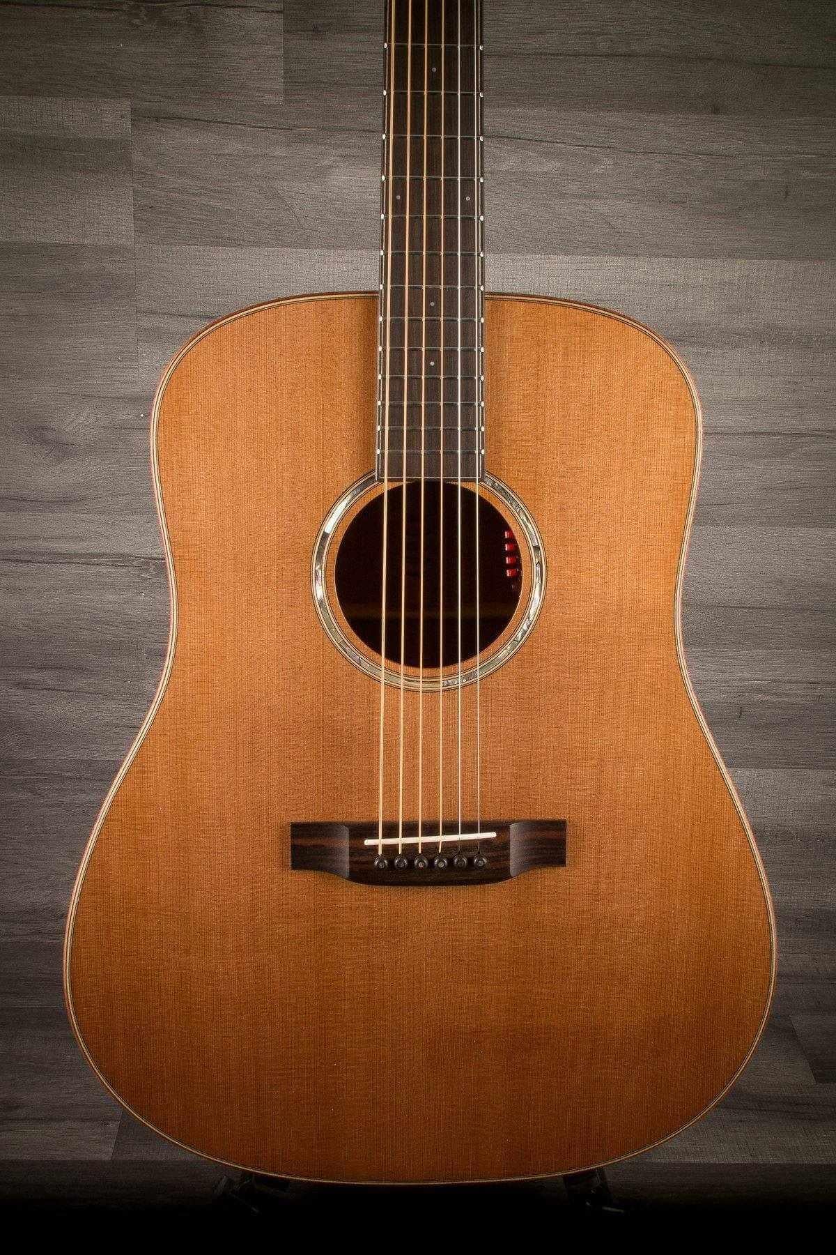 Auden Artist Mahogany Colton Cedar Full Body