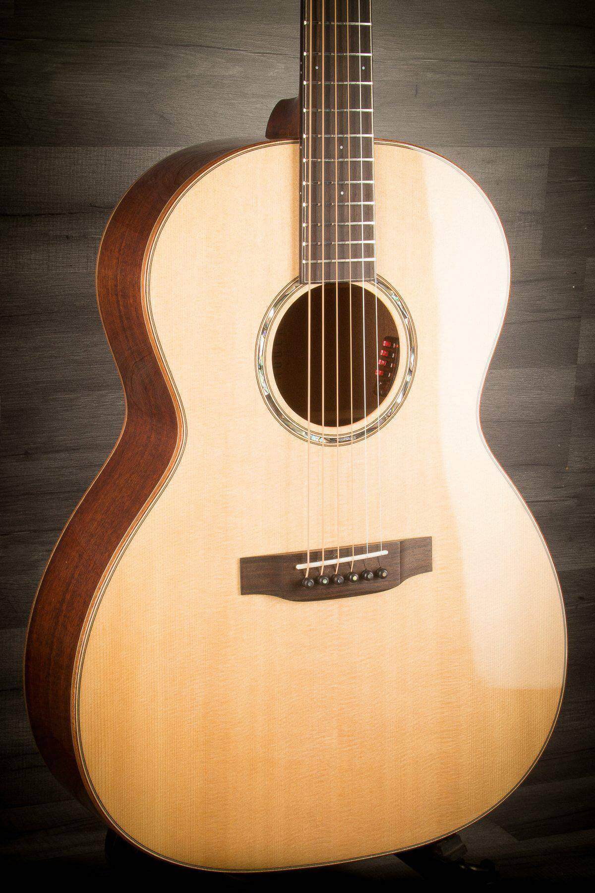 Auden Artist Series - Chester Mahogany & Spruce Full Body