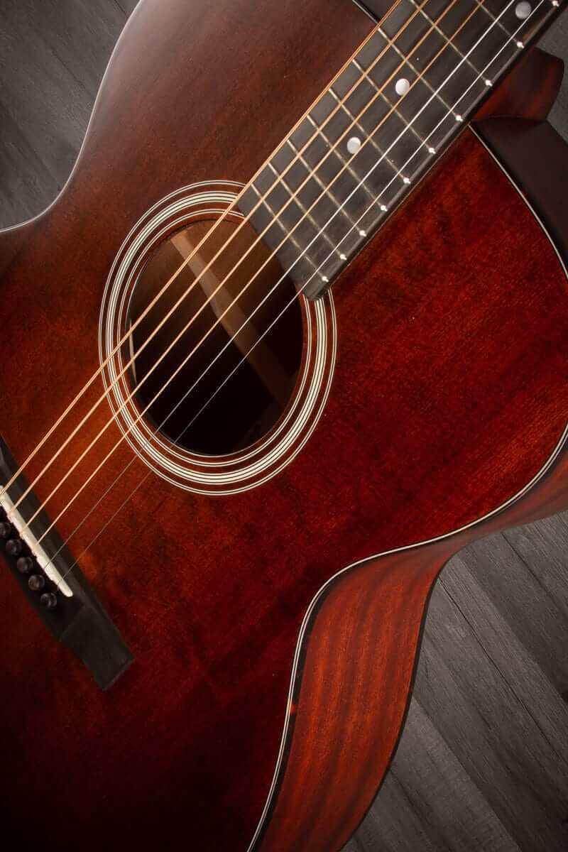 Eastman E1 OM-CLA - With Deluxe Gig Bag