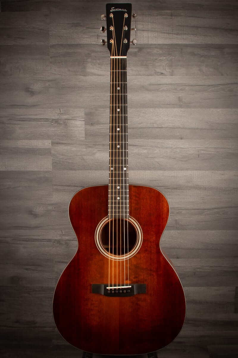 Eastman E1 OM-CLA - With Deluxe Gig Bag