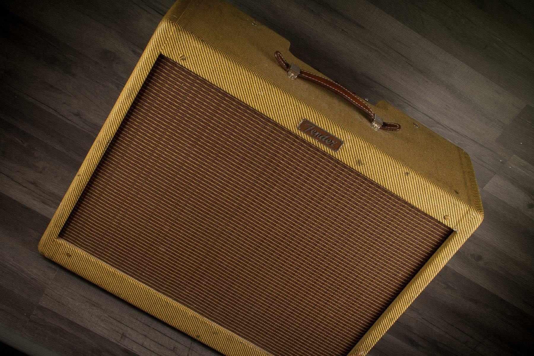 USED - Fender Pro Junior (non standard Cab/speakers)