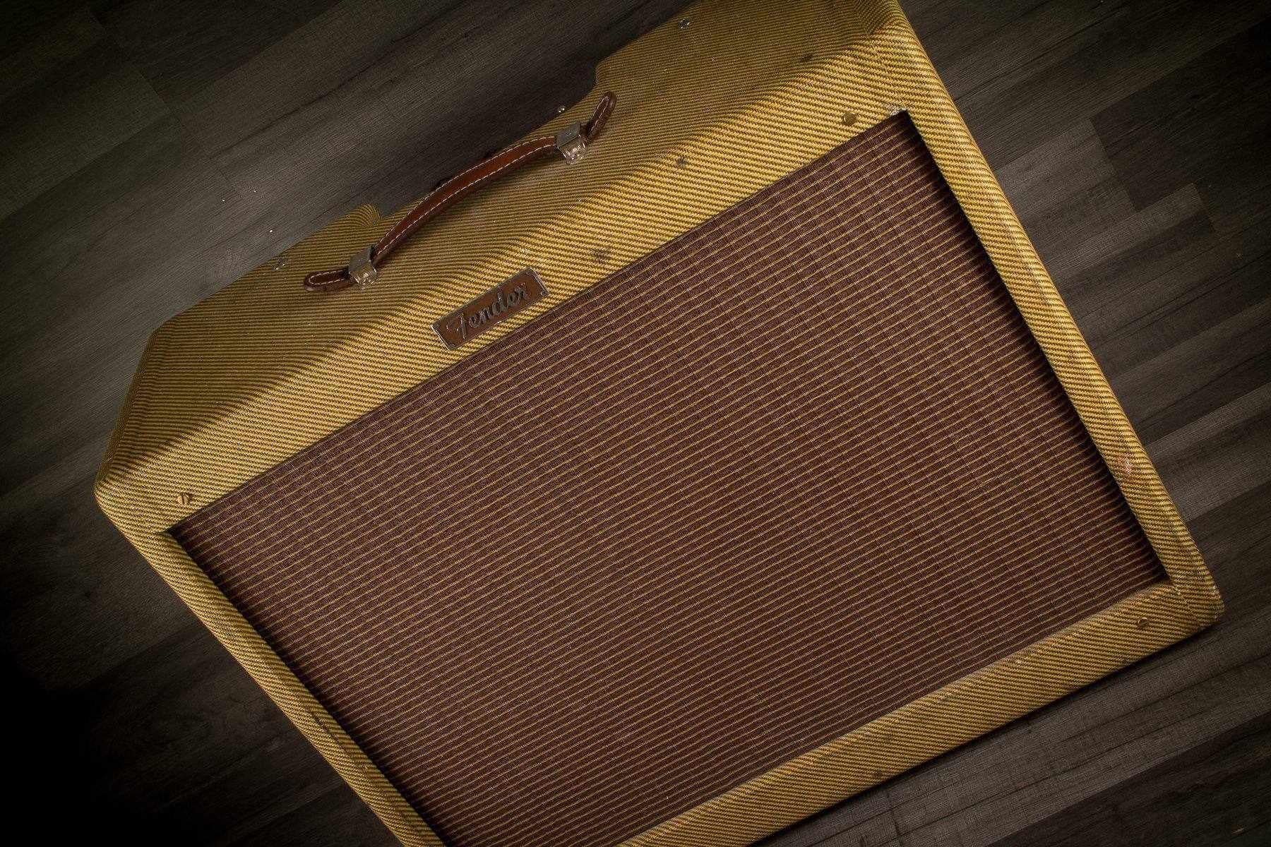 USED - Fender Pro Junior (non standard Cab/speakers)