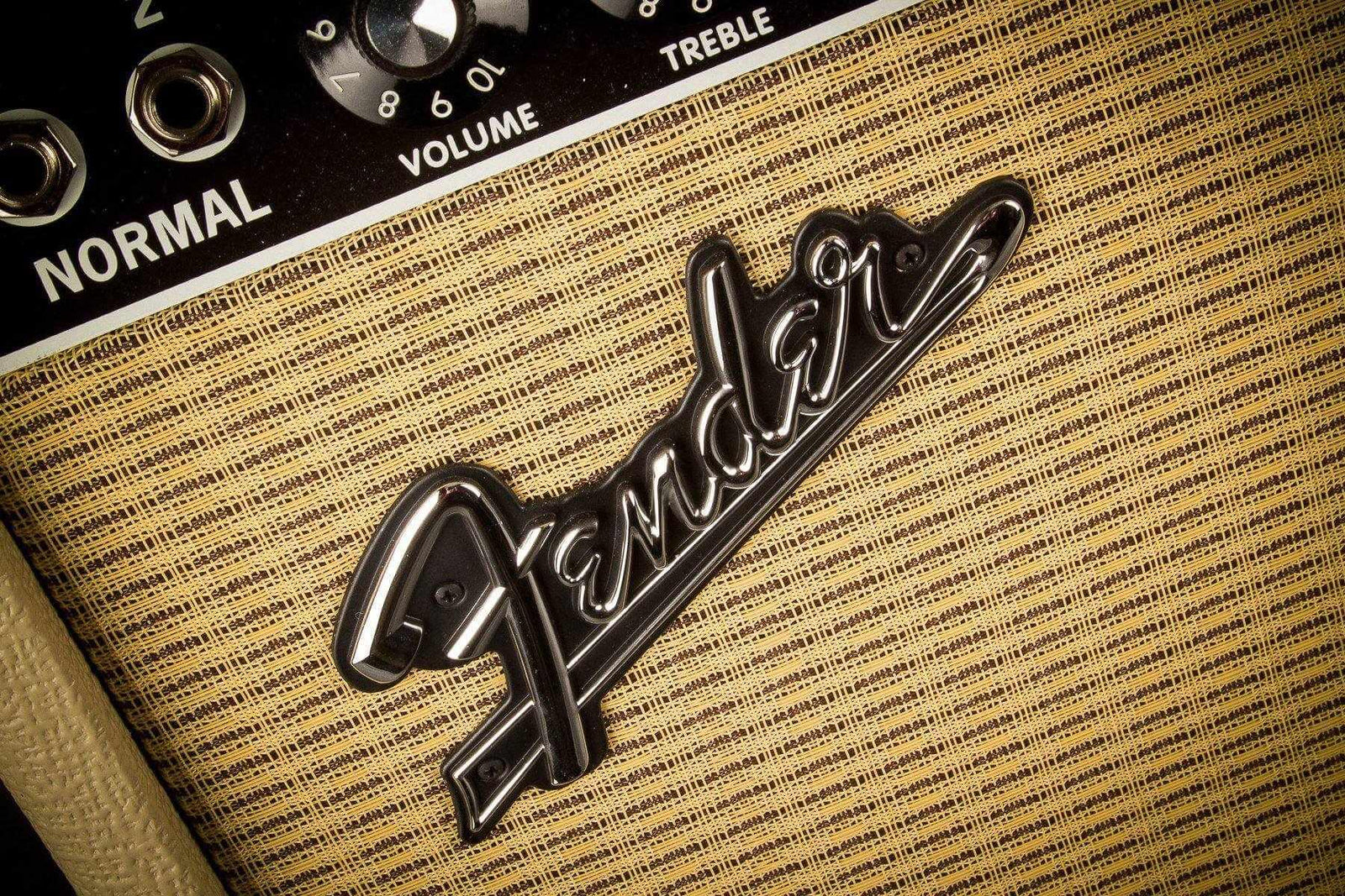 USED - Fender Vintage Reissue '65 Deluxe Reverb 22W Valve Amplifier Limited Ed Cream
