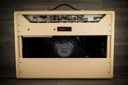 USED - Fender Vintage Reissue '65 Deluxe Reverb 22W Valve Amplifier Limited Ed Cream