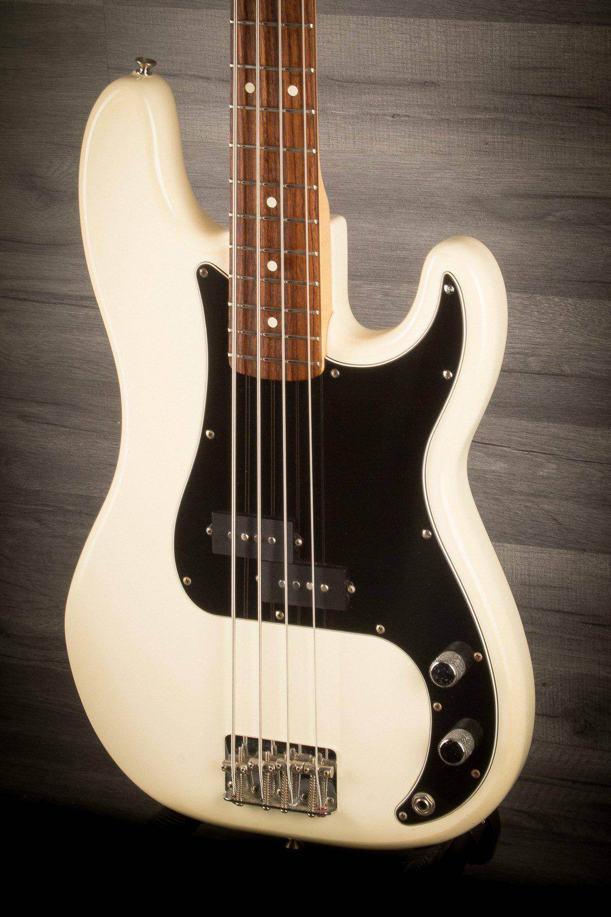 USED - Fender standard P Bass - (MIM 2006) Artic White