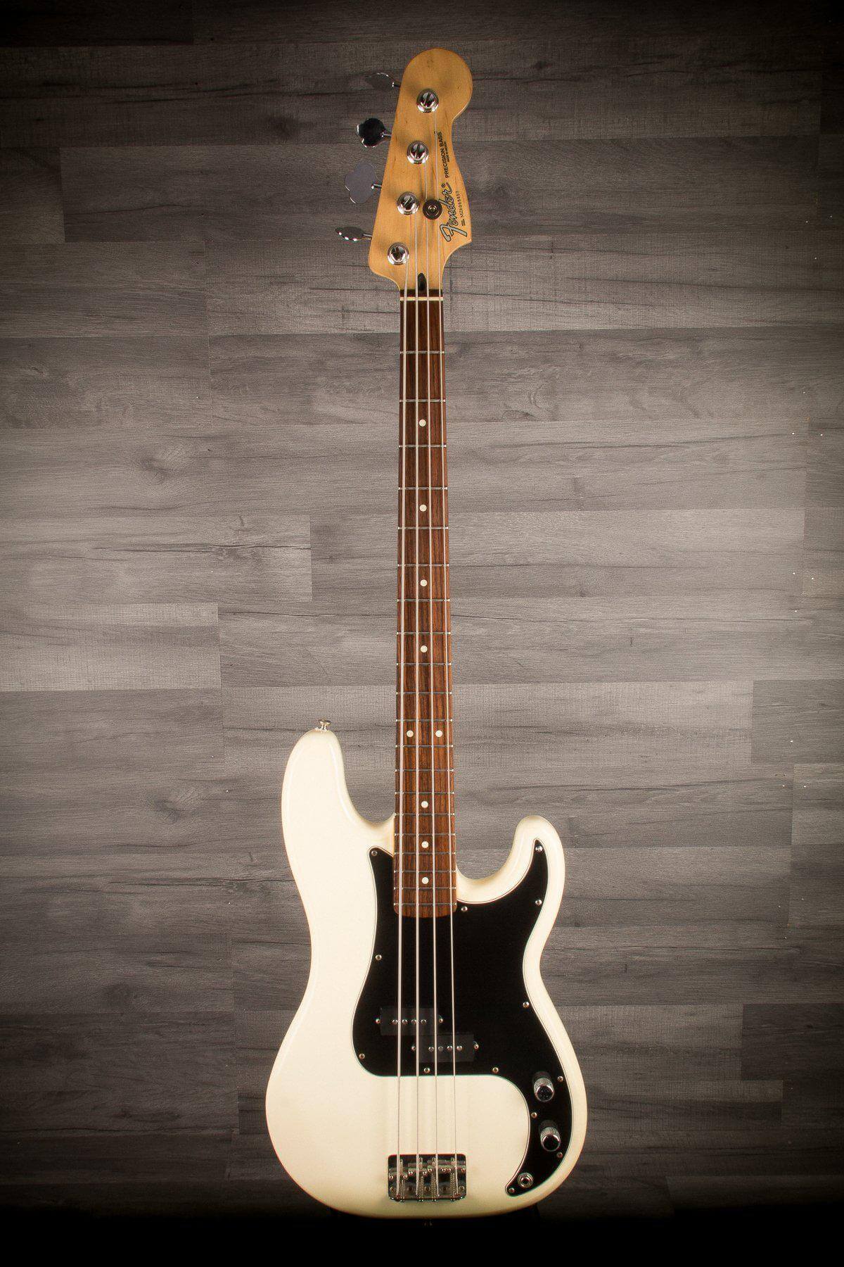 USED - Fender standard P Bass - (MIM 2006) Artic White