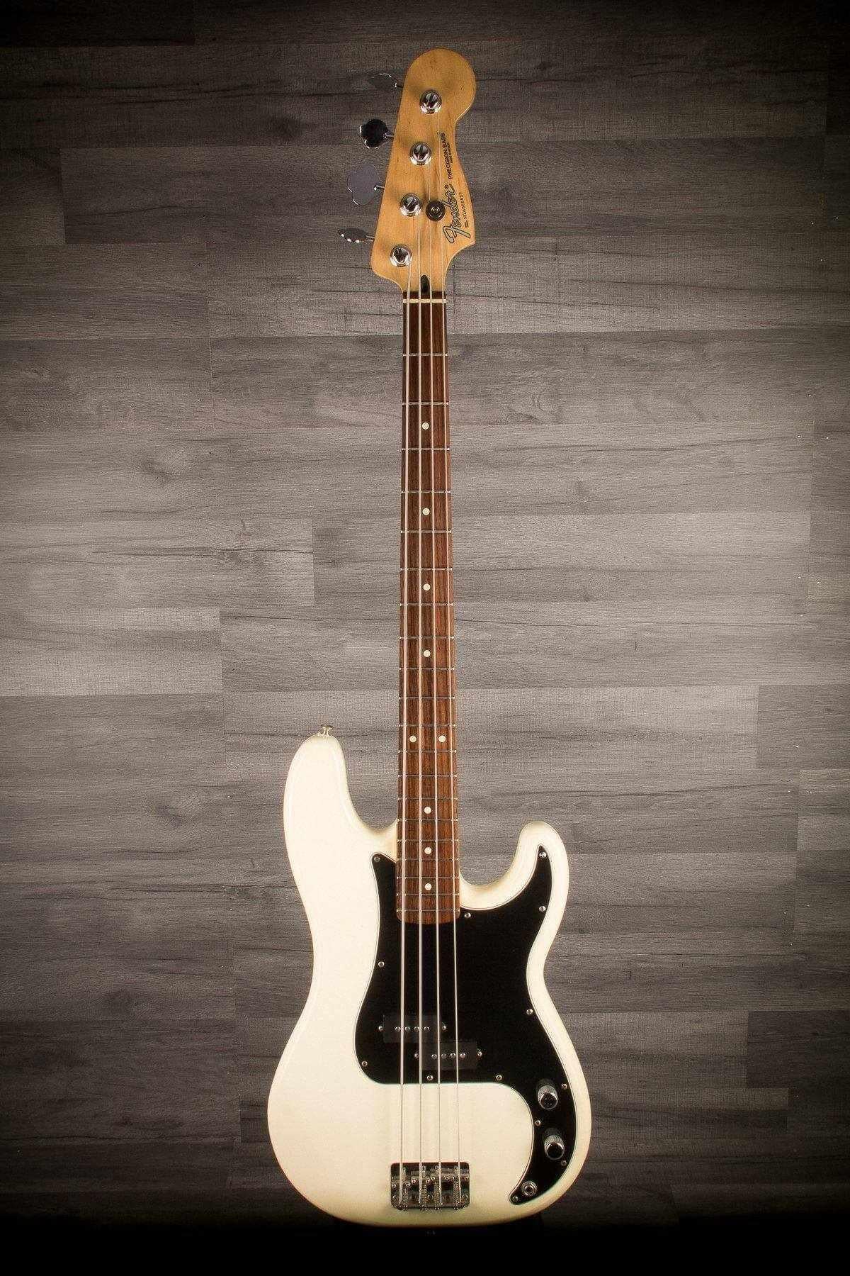 USED - Fender standard P Bass - (MIM 2006) Artic White