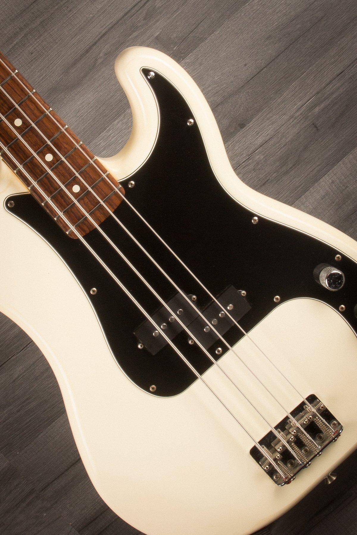 USED - Fender standard P Bass - (MIM 2006) Artic White
