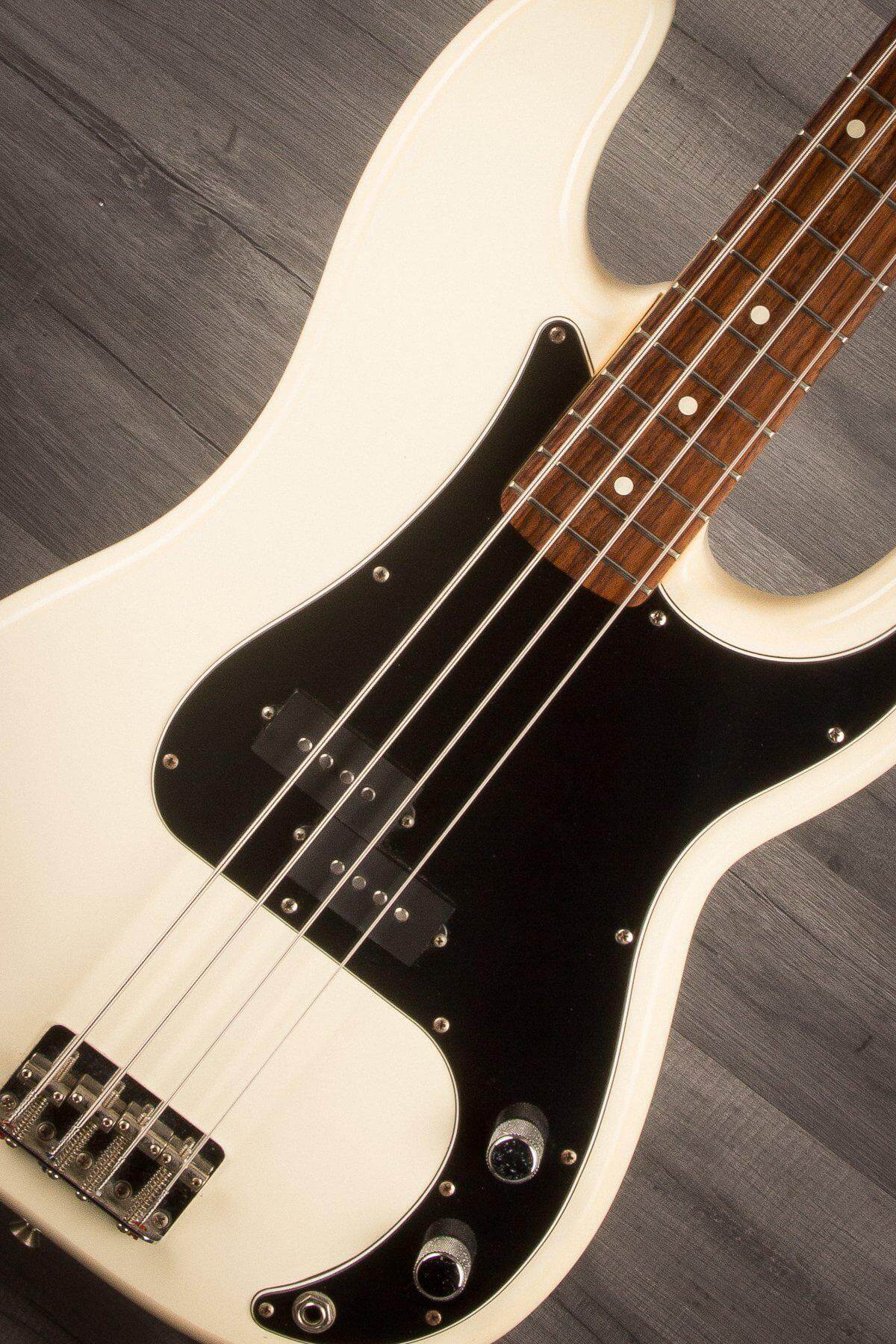 USED - Fender standard P Bass - (MIM 2006) Artic White