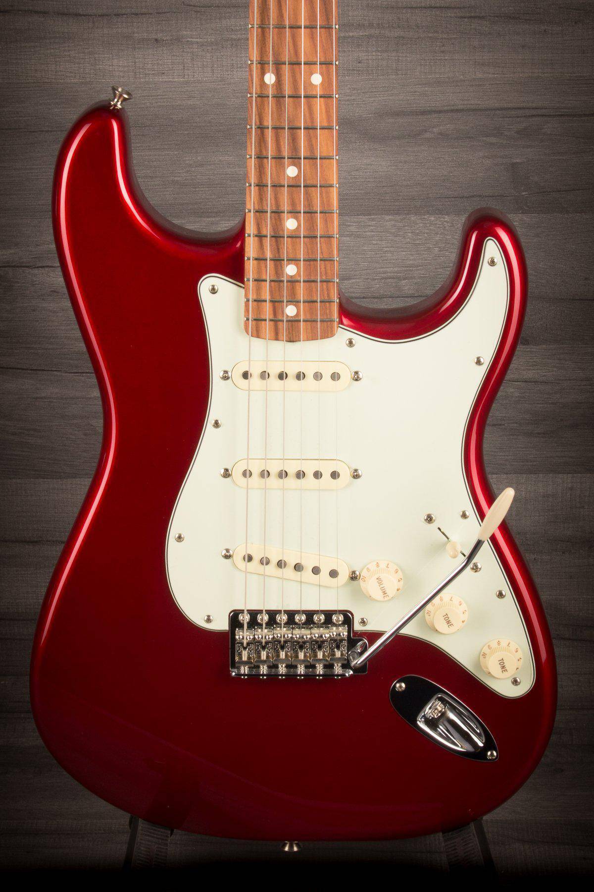 Fender - Classic Series 60'S Stratocaster (Candy Apple Red) - MusicStreet