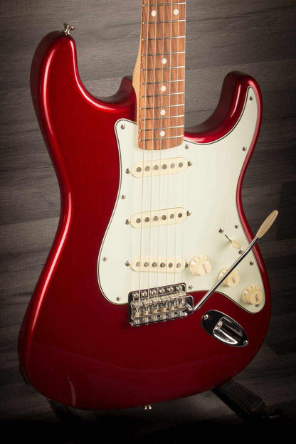 Fender - Classic Series 60'S Stratocaster (Candy Apple Red)