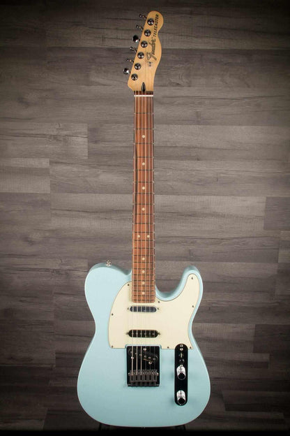 Fender Deluxe Nashville Telecaster in Daphne Blue