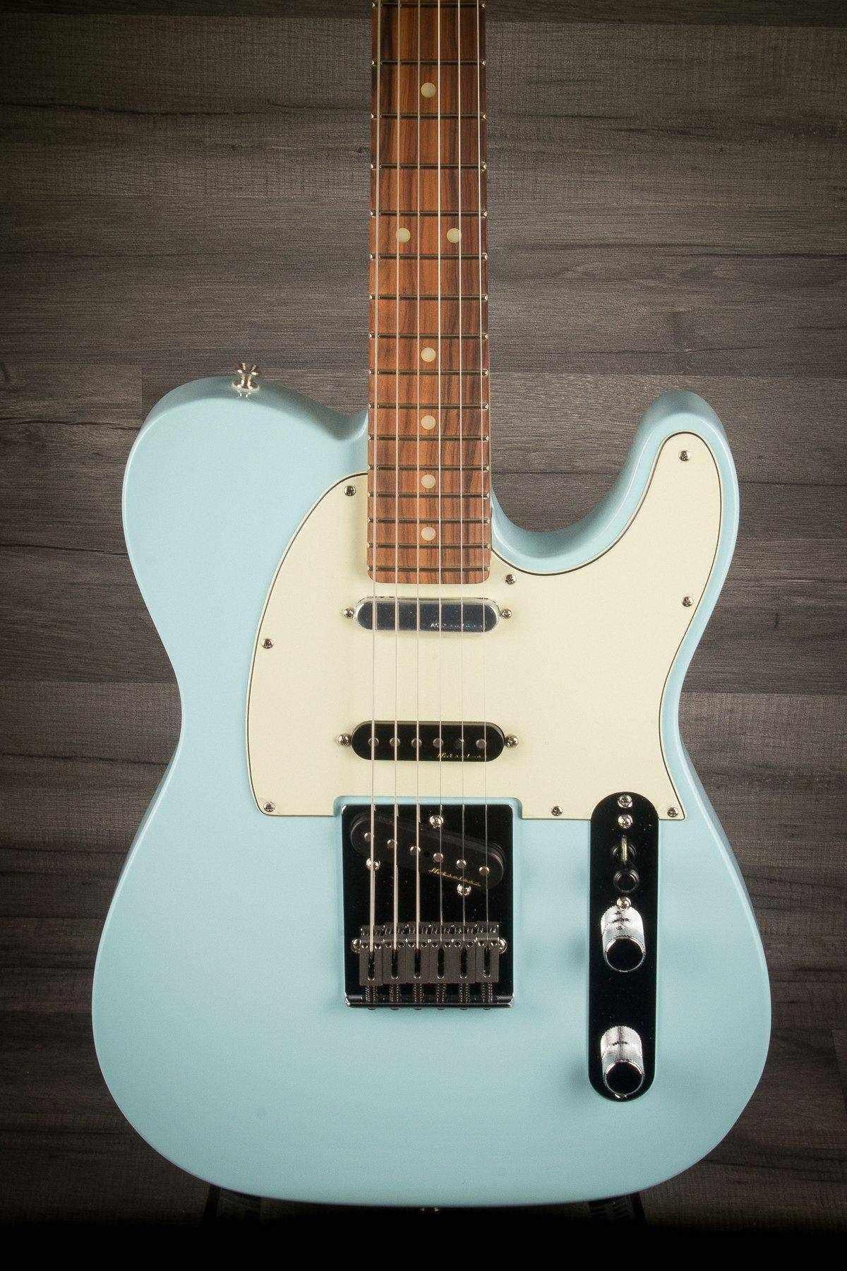 Fender Deluxe Nashville Telecaster in Daphne Blue