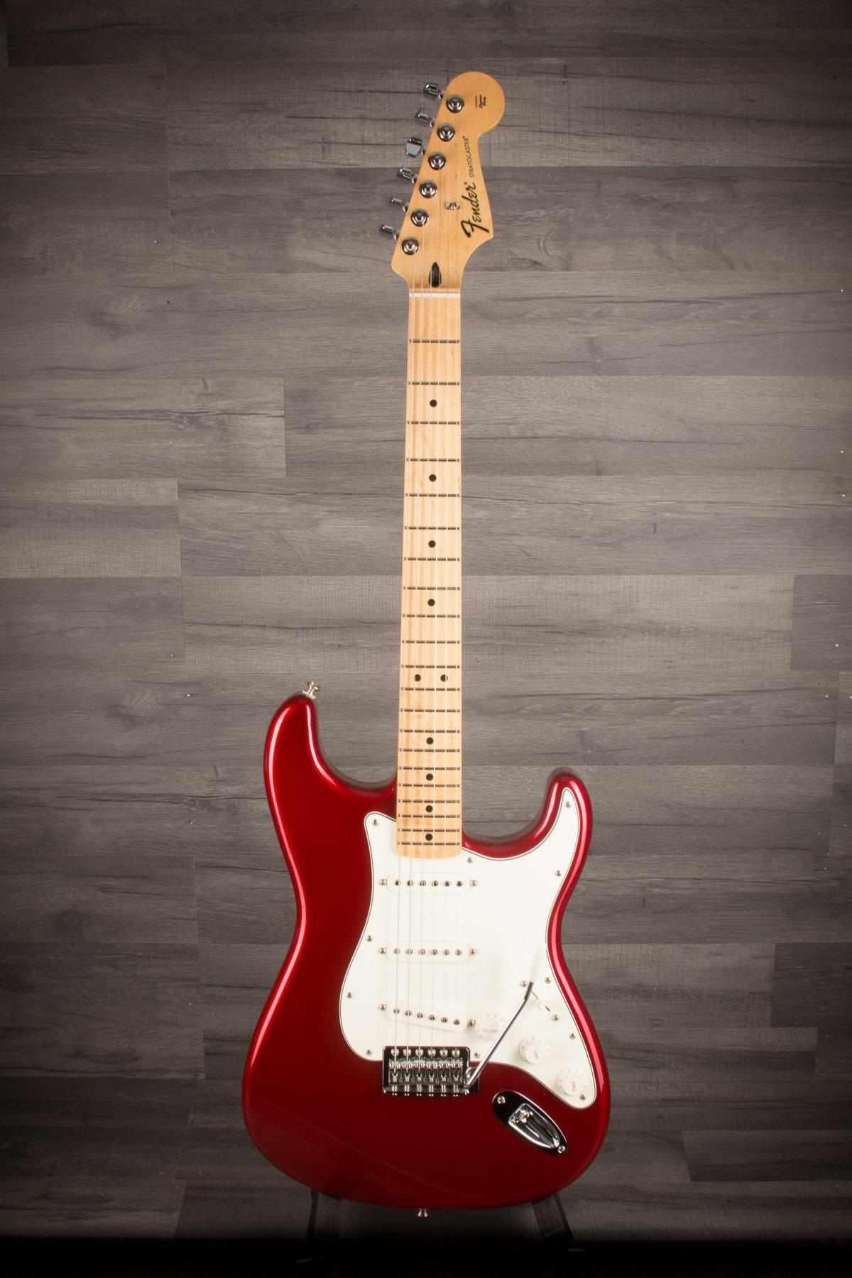 Fender - Standard Stratocaster Candy Apple Red Maple Neck