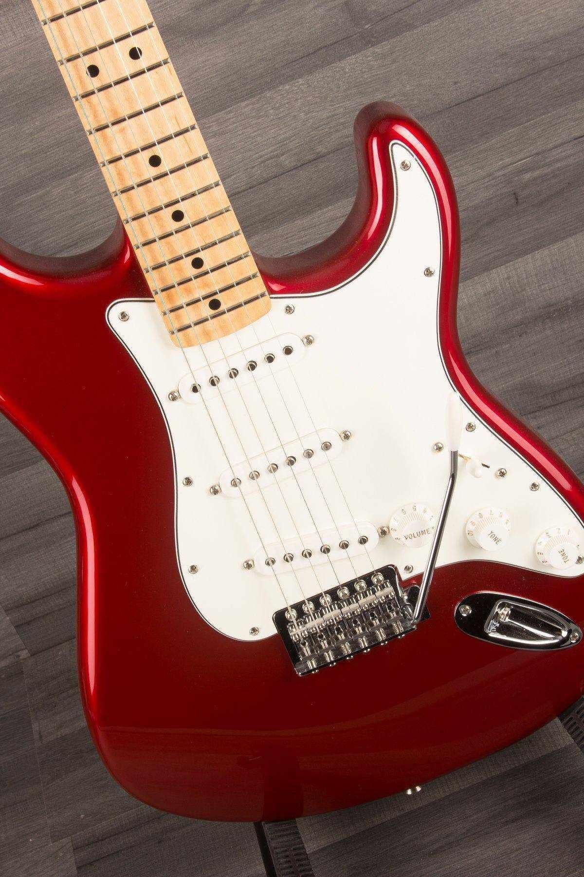 Fender - Standard Stratocaster Candy Apple Red Maple Neck