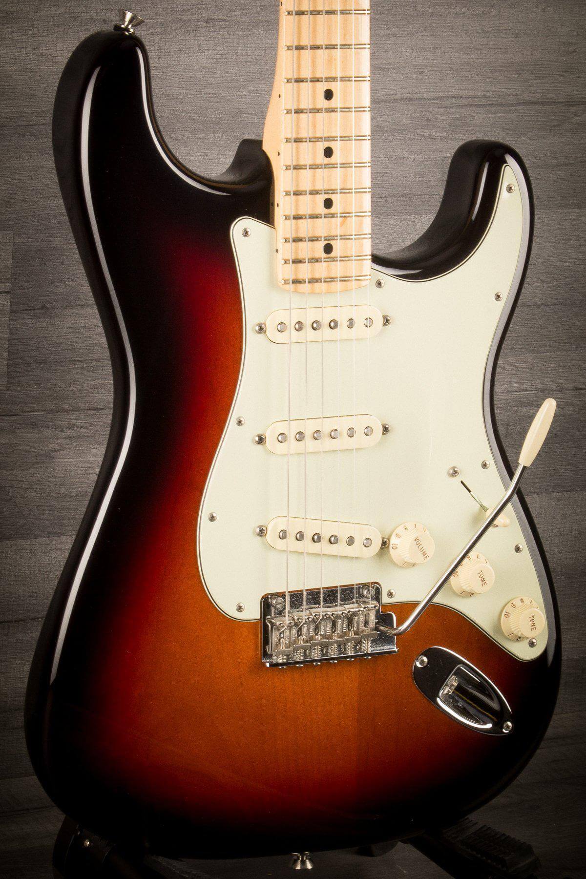 USED - Fender American Professional Stratocaster - Sunburst