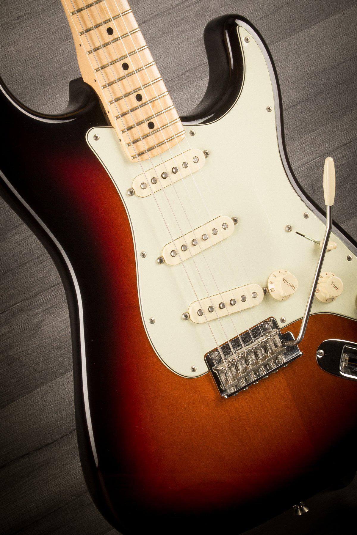 USED - Fender American Professional Stratocaster - Sunburst