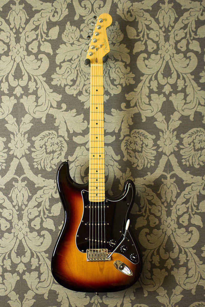 USED - Fender American Standard Stratocaster - 2004