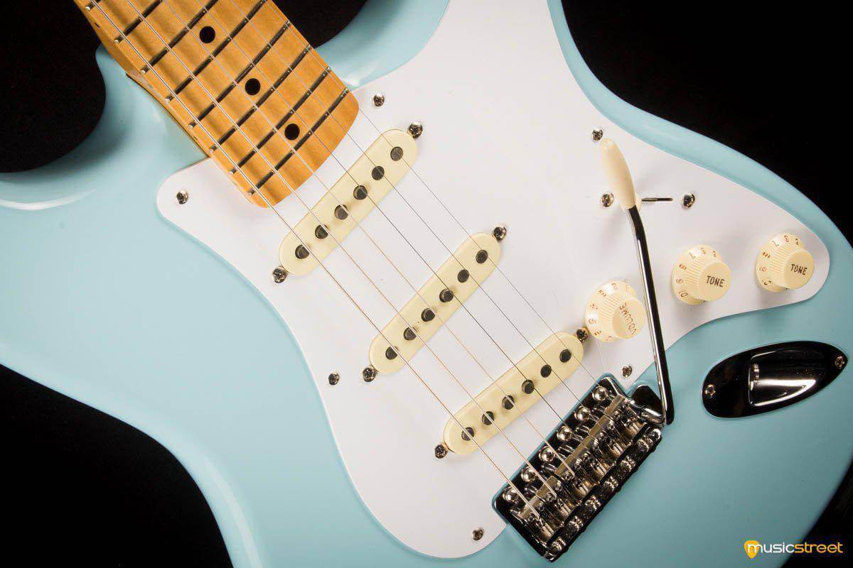 USED - Fender - Classic Series 50'S Stratocaster - Daphne Blue