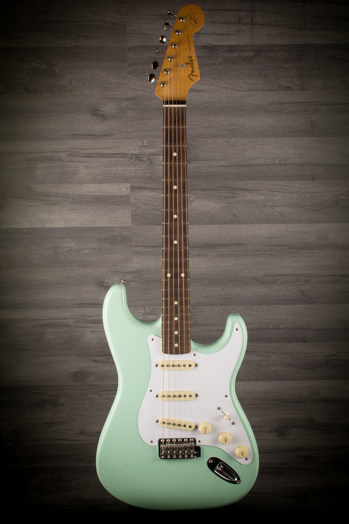 USED - Fender Classic Series Stratocaster with Robert Cray Neck