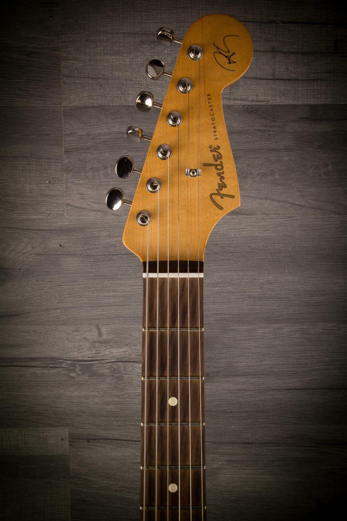 USED - Fender Classic Series Stratocaster with Robert Cray Neck