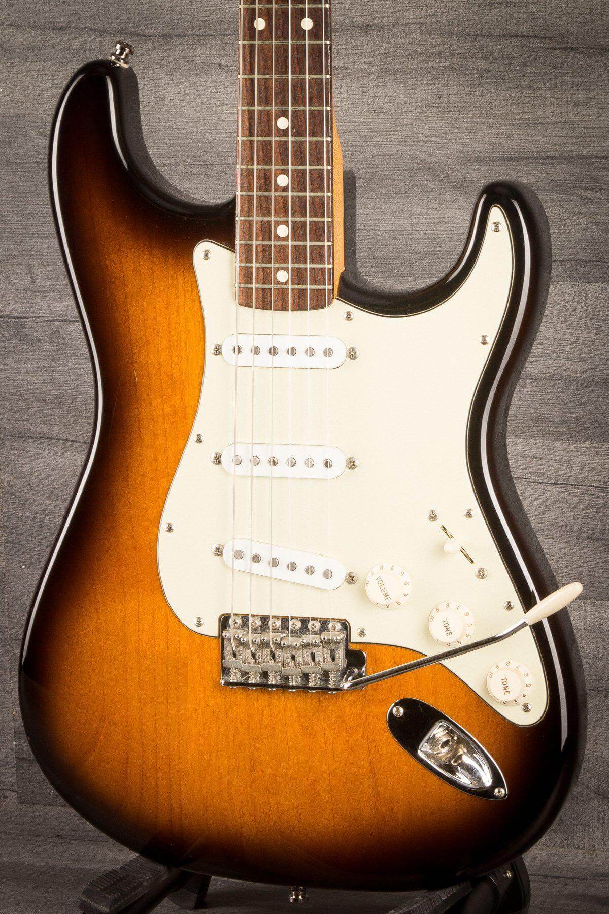 USED - Fender Vintage Reissue '62 Stratocaster (Sunburst)