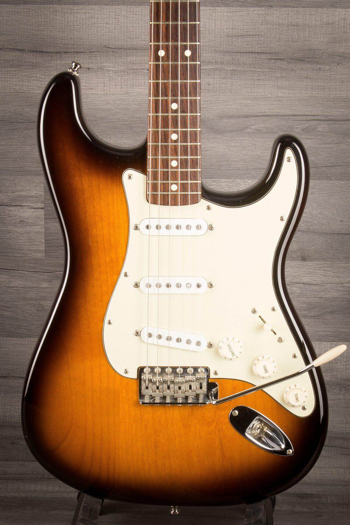 USED - Fender Vintage Reissue '62 Stratocaster (Sunburst)
