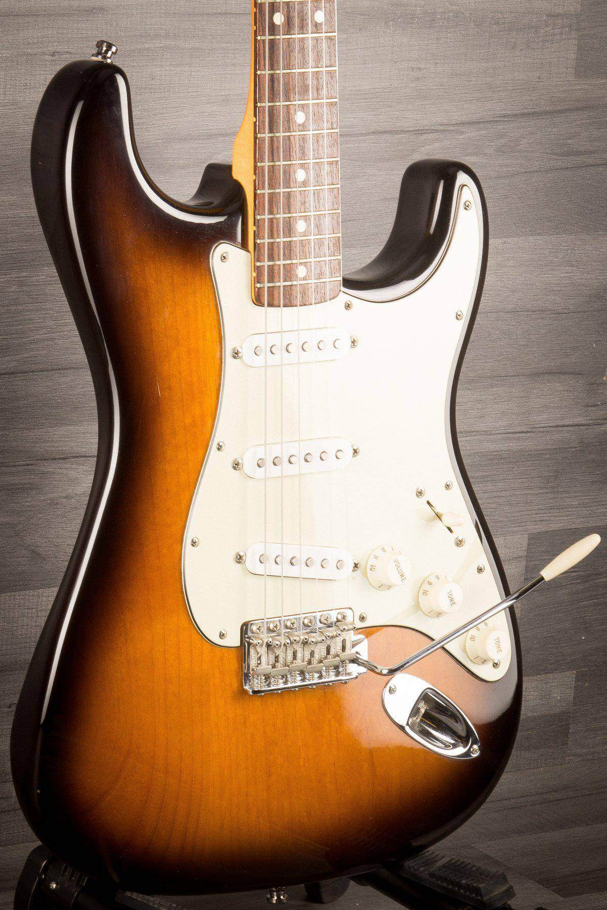USED - Fender Vintage Reissue '62 Stratocaster (Sunburst)