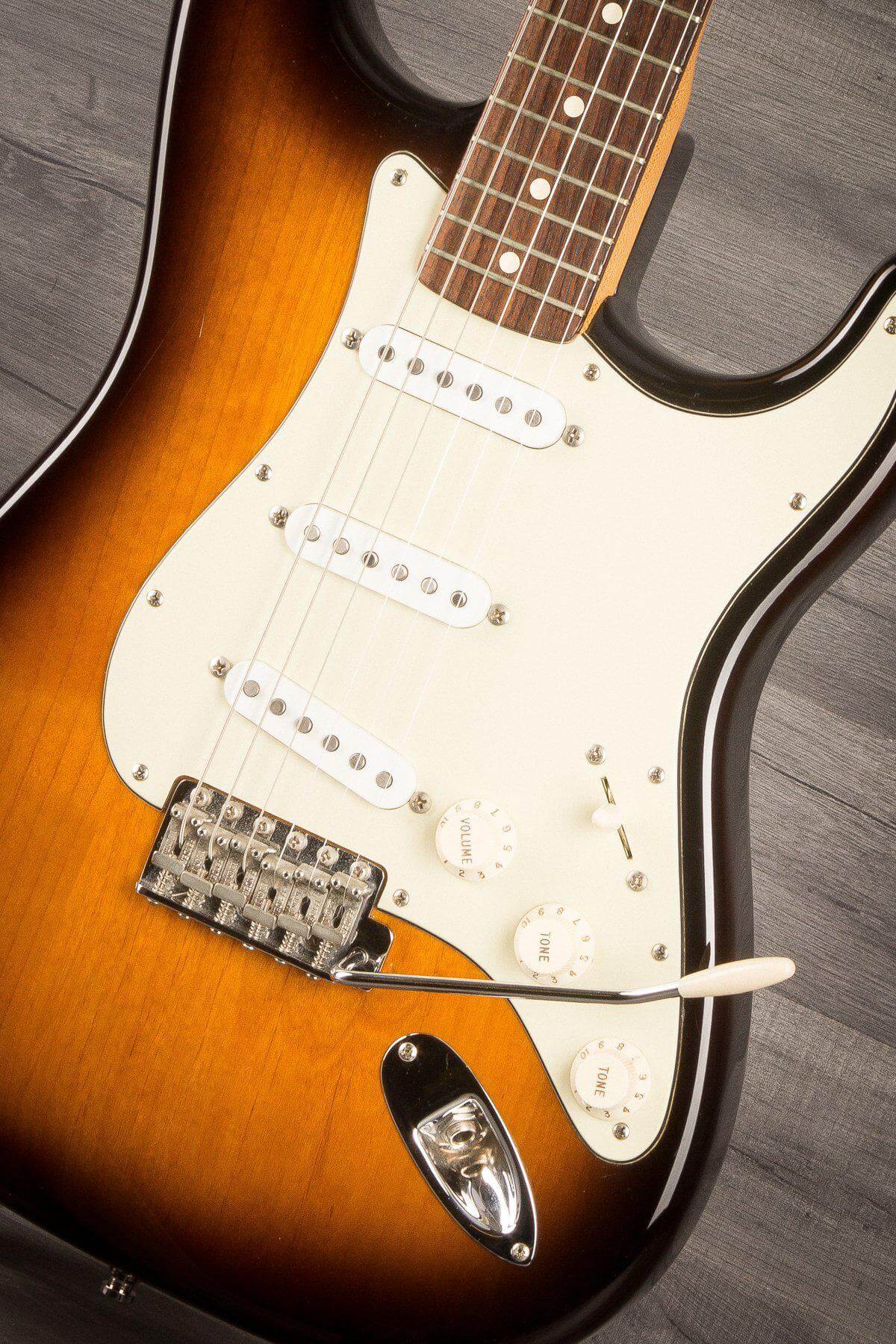 USED - Fender Vintage Reissue '62 Stratocaster (Sunburst)