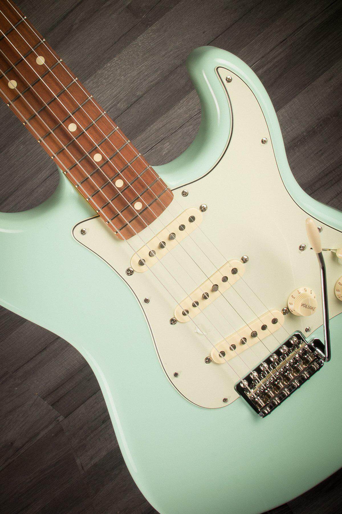 USED - Fender Vintera '60s Stratocaster Surf Green