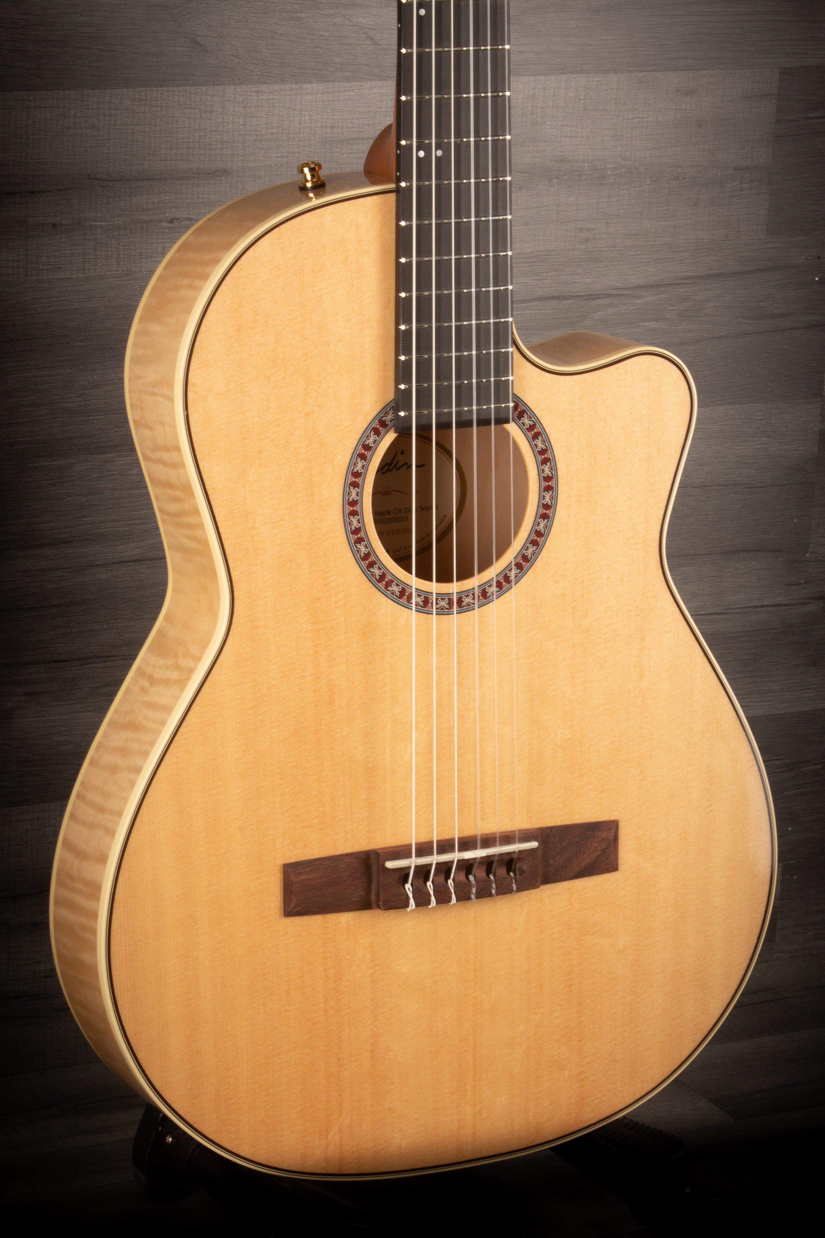 Godin Arena Flame Maple CW Crescent II with Bag